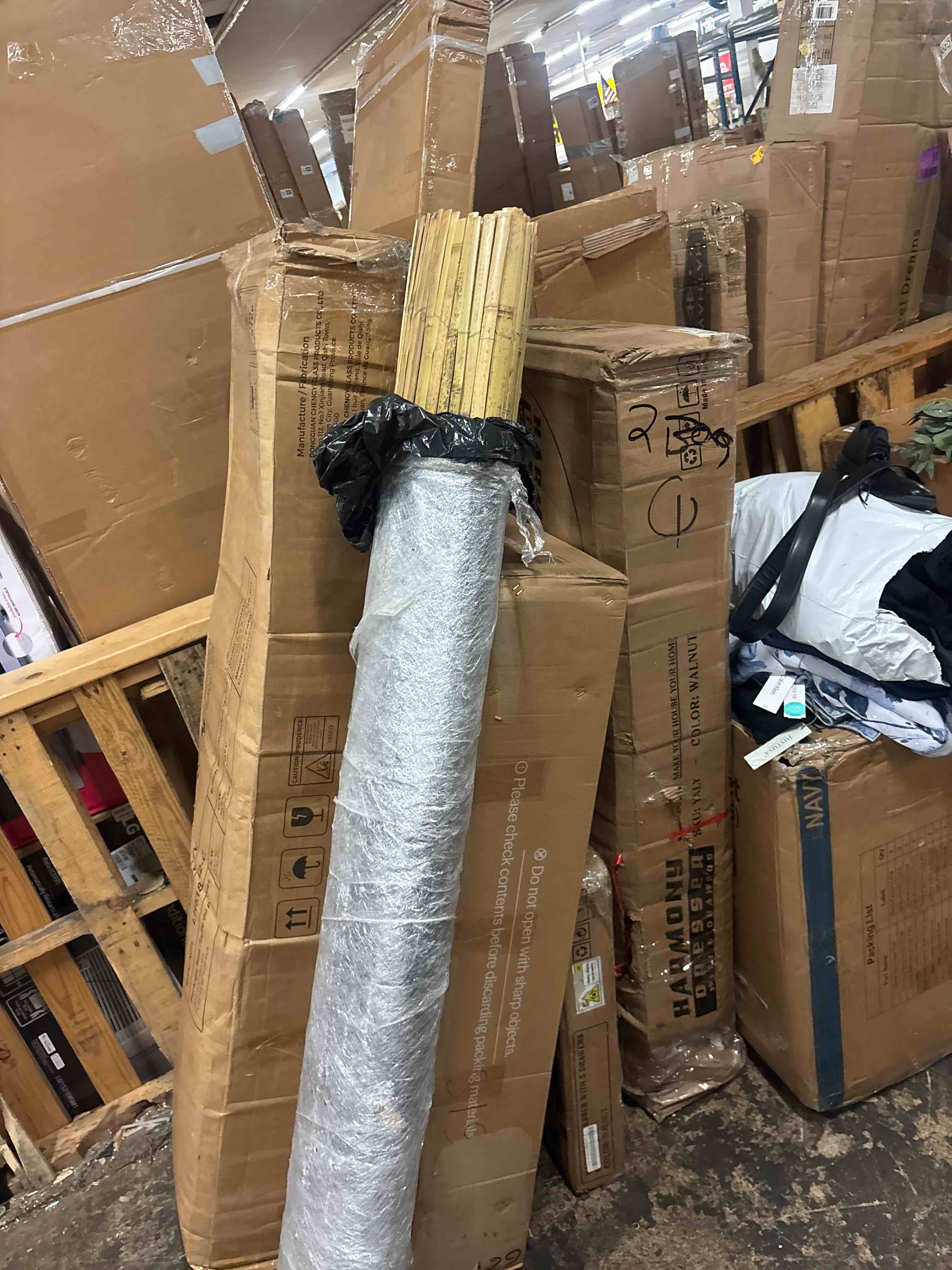 Condition photo showing Good Condition for floordirekt | split bamboo screening | natural | privacy screen and windproof natural | for balcony, patio and garden
