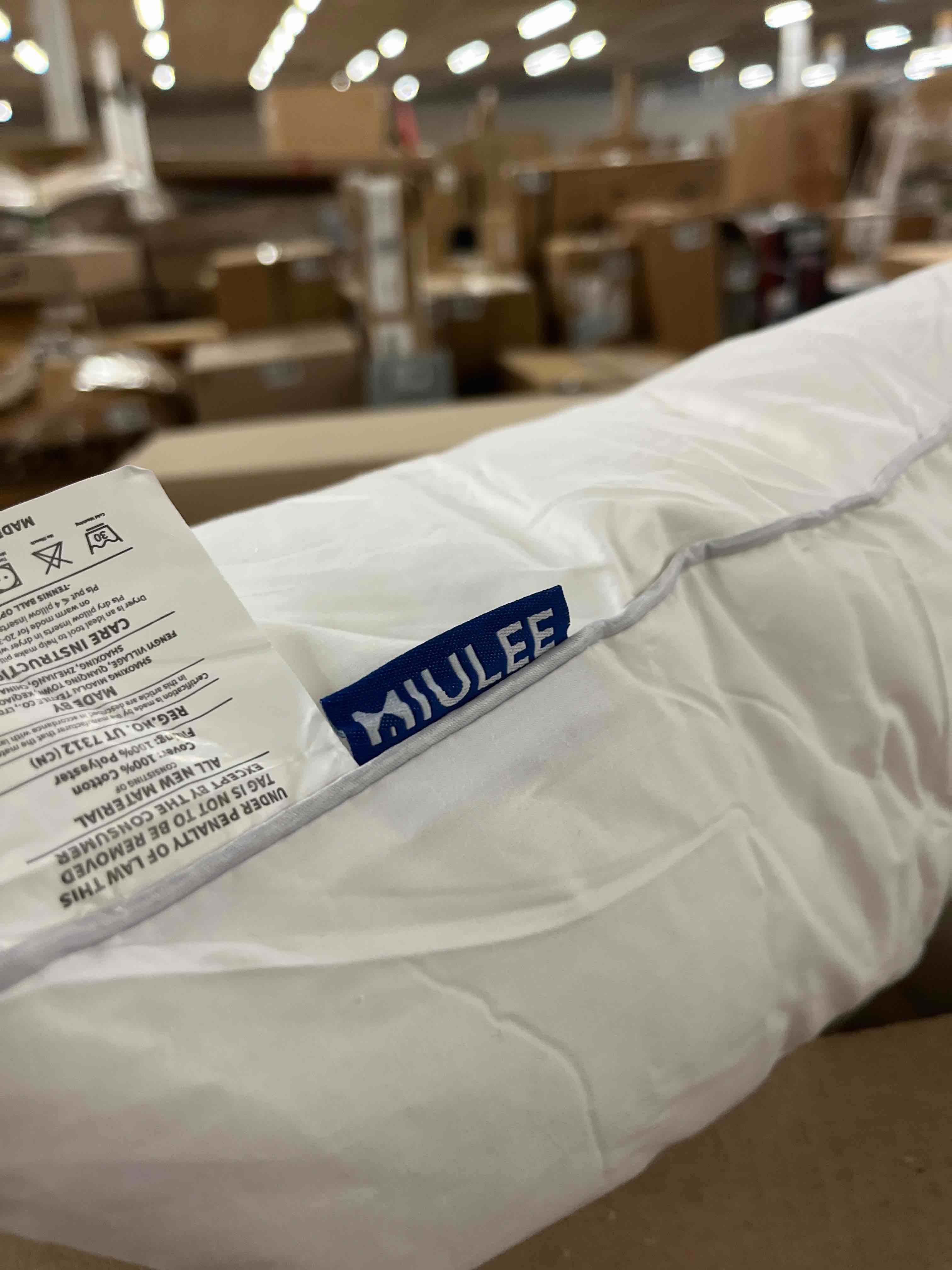 Condition photo showing Good Condition for MIULEE Pack of 4 18x18 Pillow Inserts, Premium Feather and Down Decorative Throw Pillows, Fluffy and Choppable, Cotton Fabric for Sofa Bed Couch