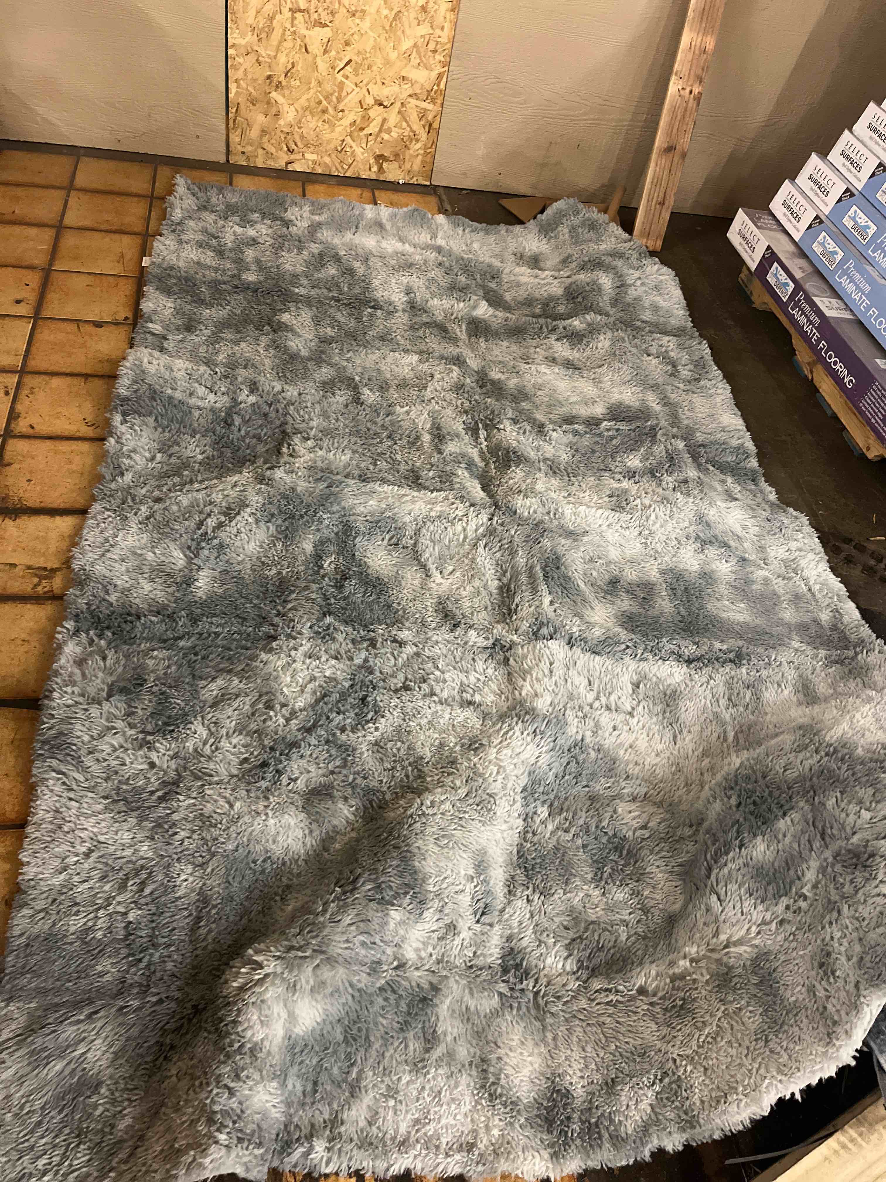 Condition photo showing Good Condition for Reyox Fluffy Soft Rectangle Area Rug, Plush Shaggy Tie Dyed Carpet for for Living Room Bedroom Home Décor Light Grey 4.6 x 6.6 Feet