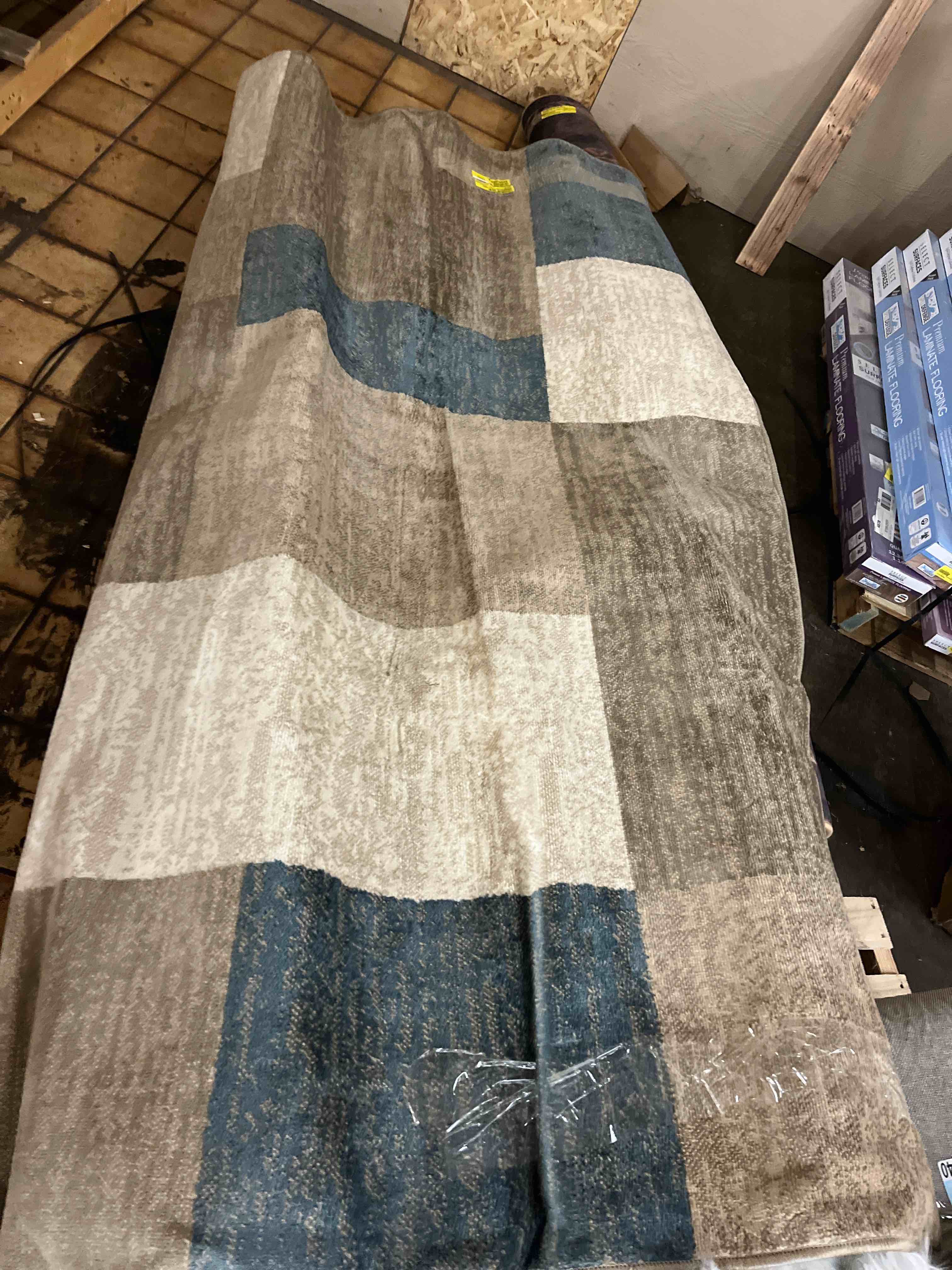 Condition photo showing New/Like New for superior indoor area rug, jute backing, plush modern rugs for entryway, kitchen floors, office floor cover, color block rugs, rockwood collection, 5' x 8', midnight navy