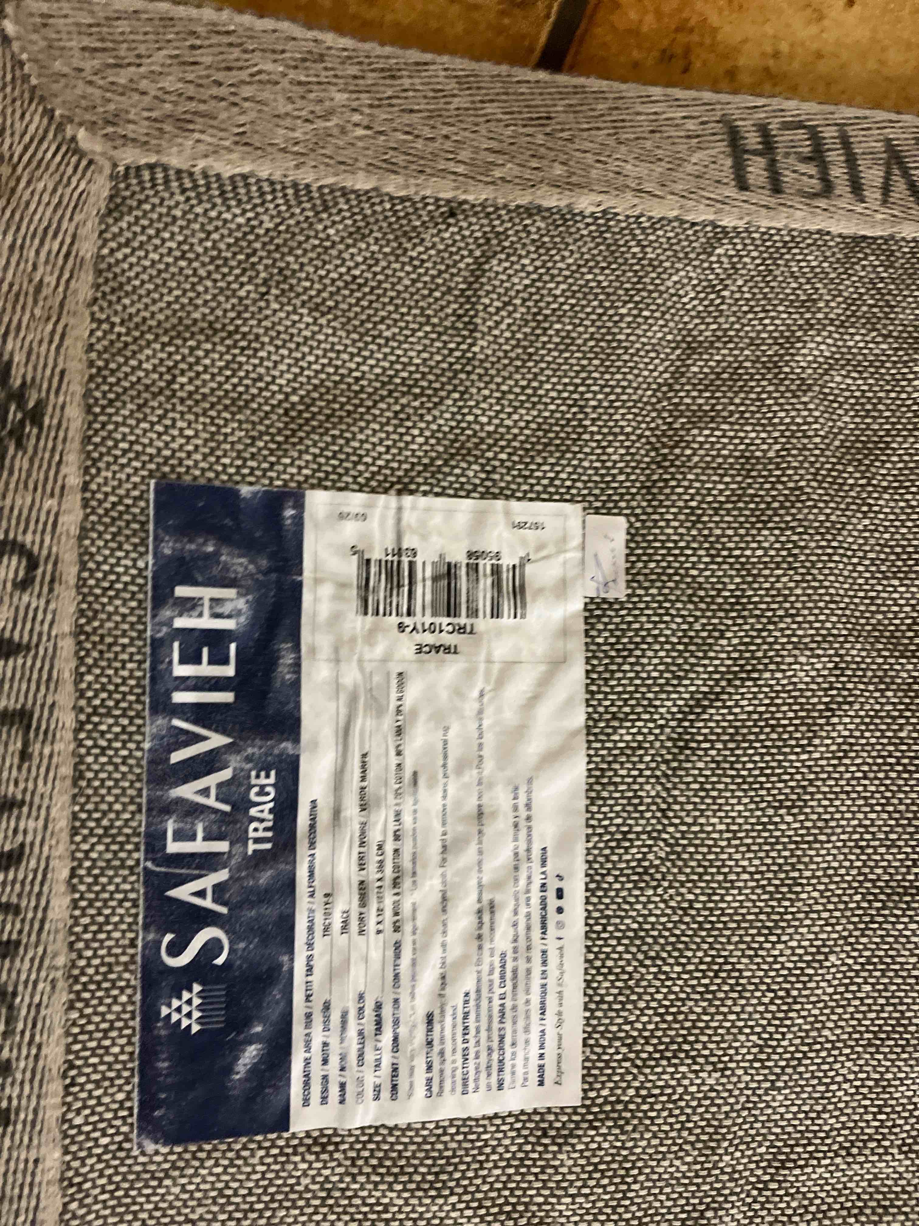 Condition photo showing New/Like New for SAFAVIEH Trace Burton Geometric Area Rug  Ivory/Green  9  x 12