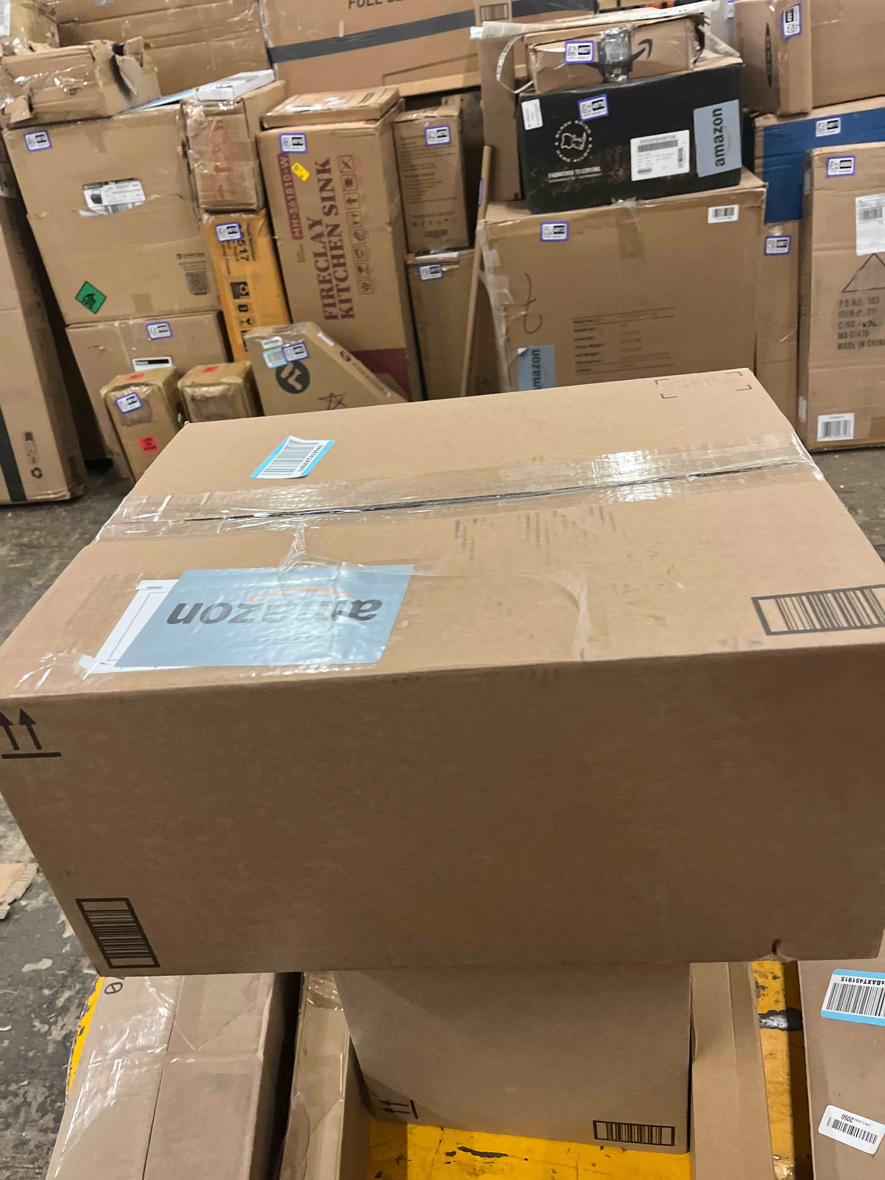 Condition photo showing New/Like New for Carex 3.5 Inch Raised Toilet Seat with Arms, Elongated Toilet Seat Riser, Up to 250 lbs Capacity, Elevating & Raising Seat for Elderly & Handicap, Universal, Slip-Resistant with Padded Handles, White