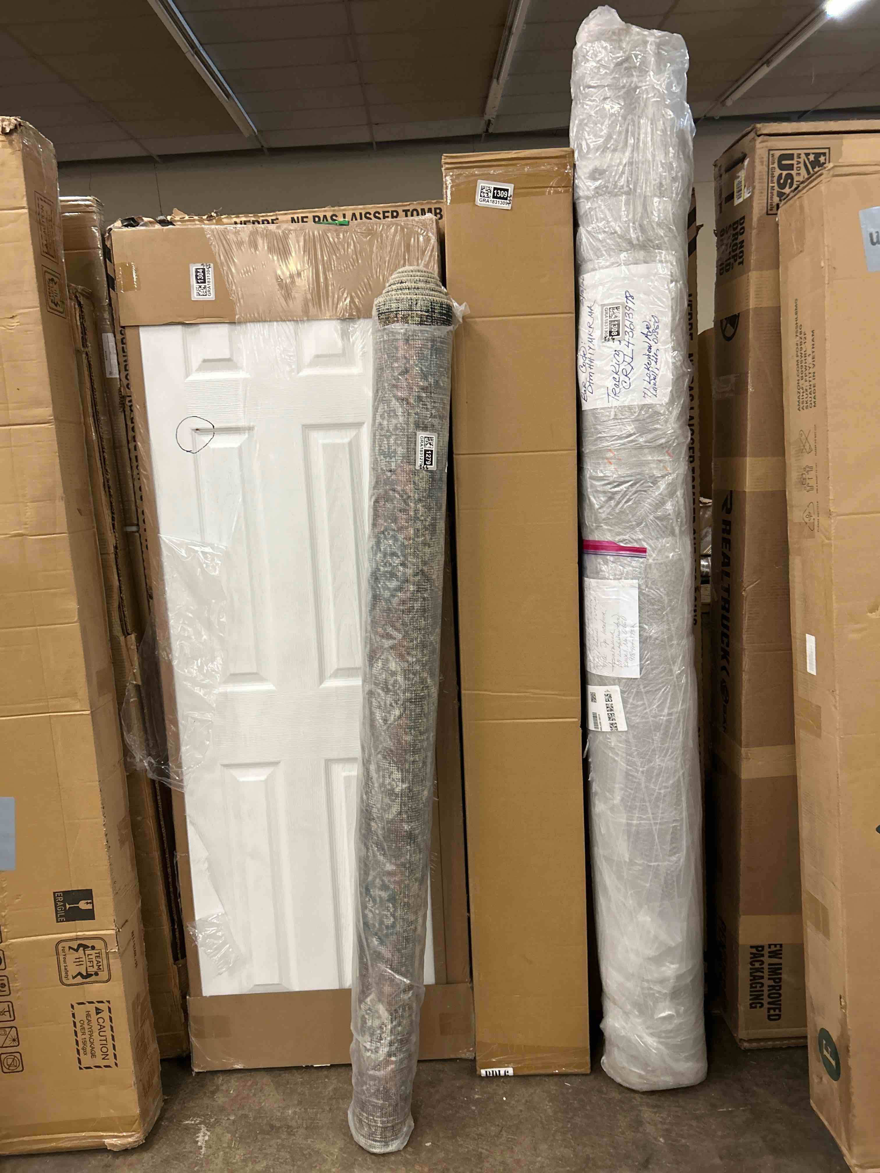 Condition photo showing New/Like New for Loloi Skye Collection SKY-06 Apricot/Mist 6'-0" x 9'-0" Area Rug