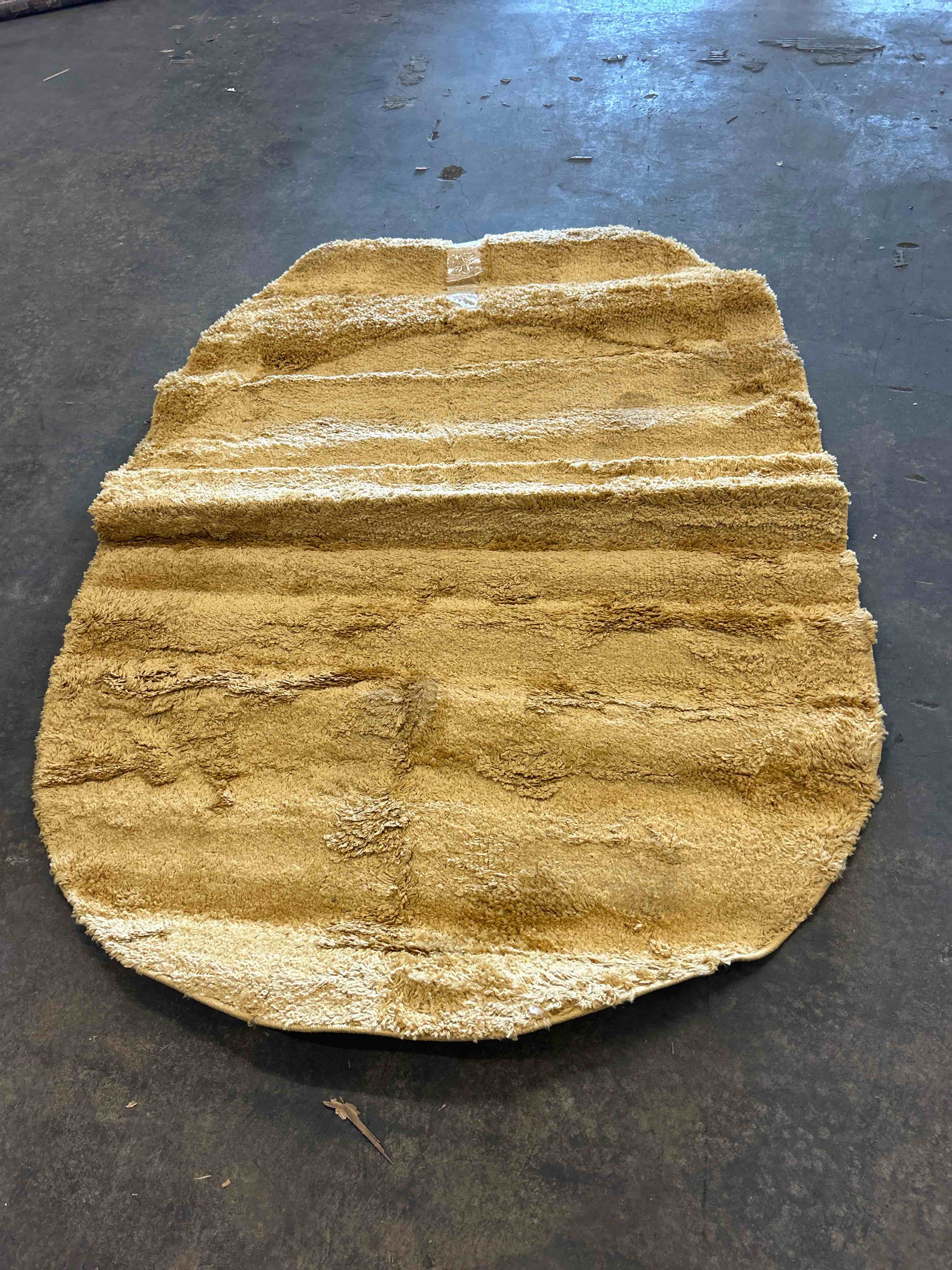 Condition photo showing New/Like New for ophanie 3x5 feet oval rug, bedside preppy dorm area rug, college essentials non slip beige small carpets for bedroom, anti slip fluffy living room rugs home decor aesthetic, nursery