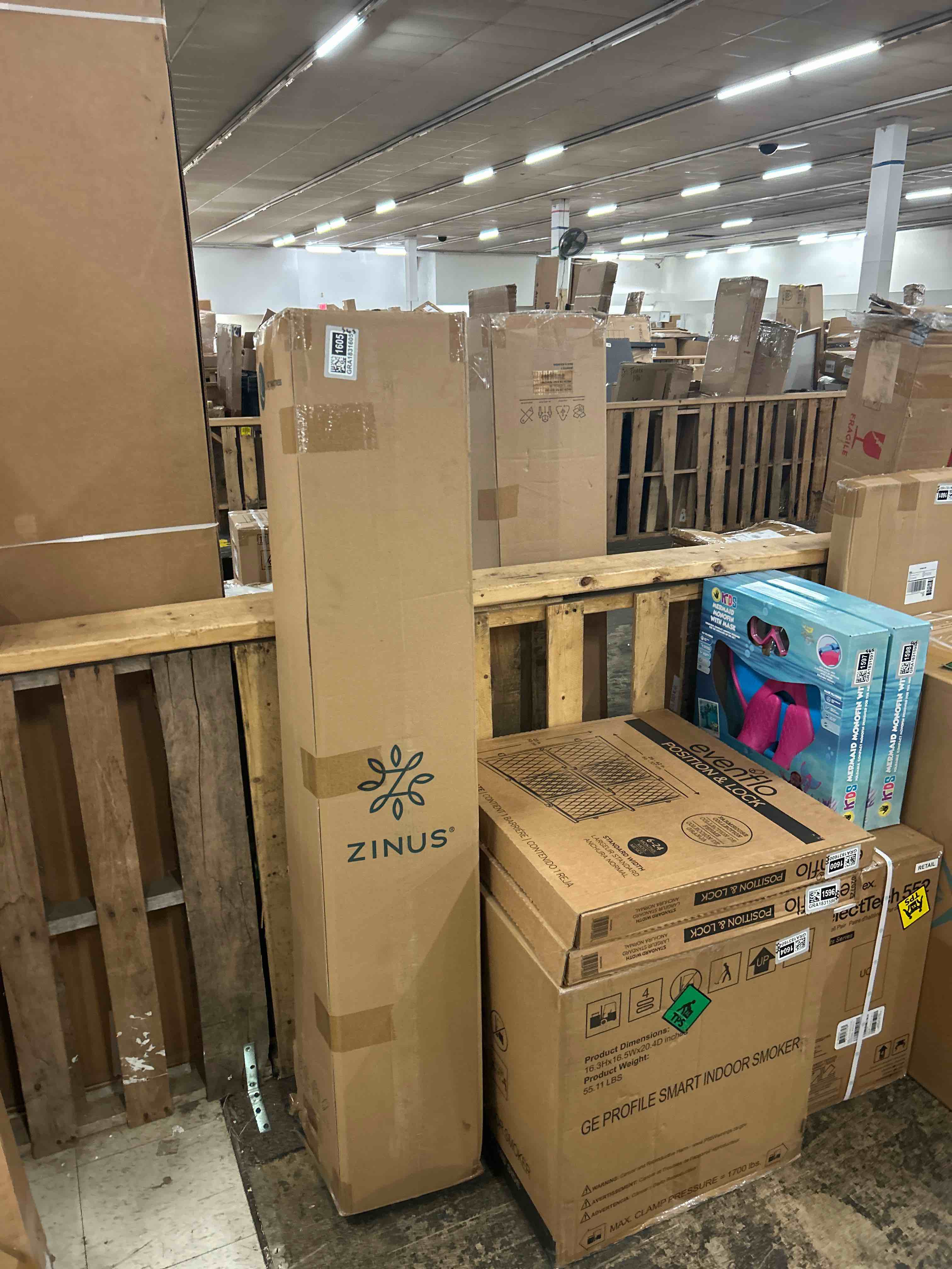 Condition photo showing New/Like New for zinus 12 inch queen green tea memory foam mattress [new version], fiberglass free, medium firm feel, zoned pressure relief, certified safe foams & fabric, mattress in a box