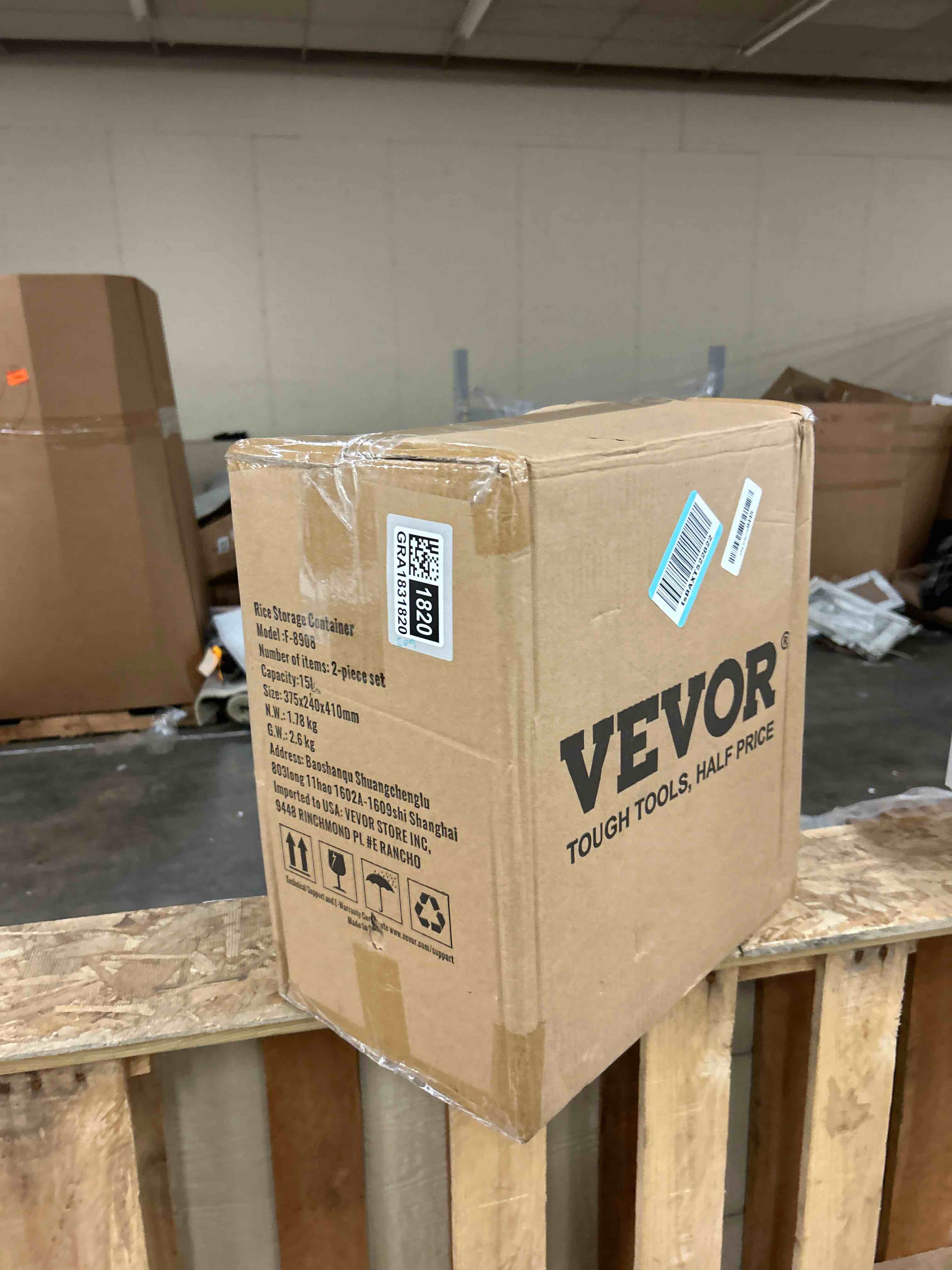 Condition photo showing New/Like New for vevor ingredient storage bin, 2 x 15l dispenser bin with 2 measuring cups, attachable casters and airtight lid, 2 pcs/set dog pet food storage container, pp material kitchen rice cereal flour bin