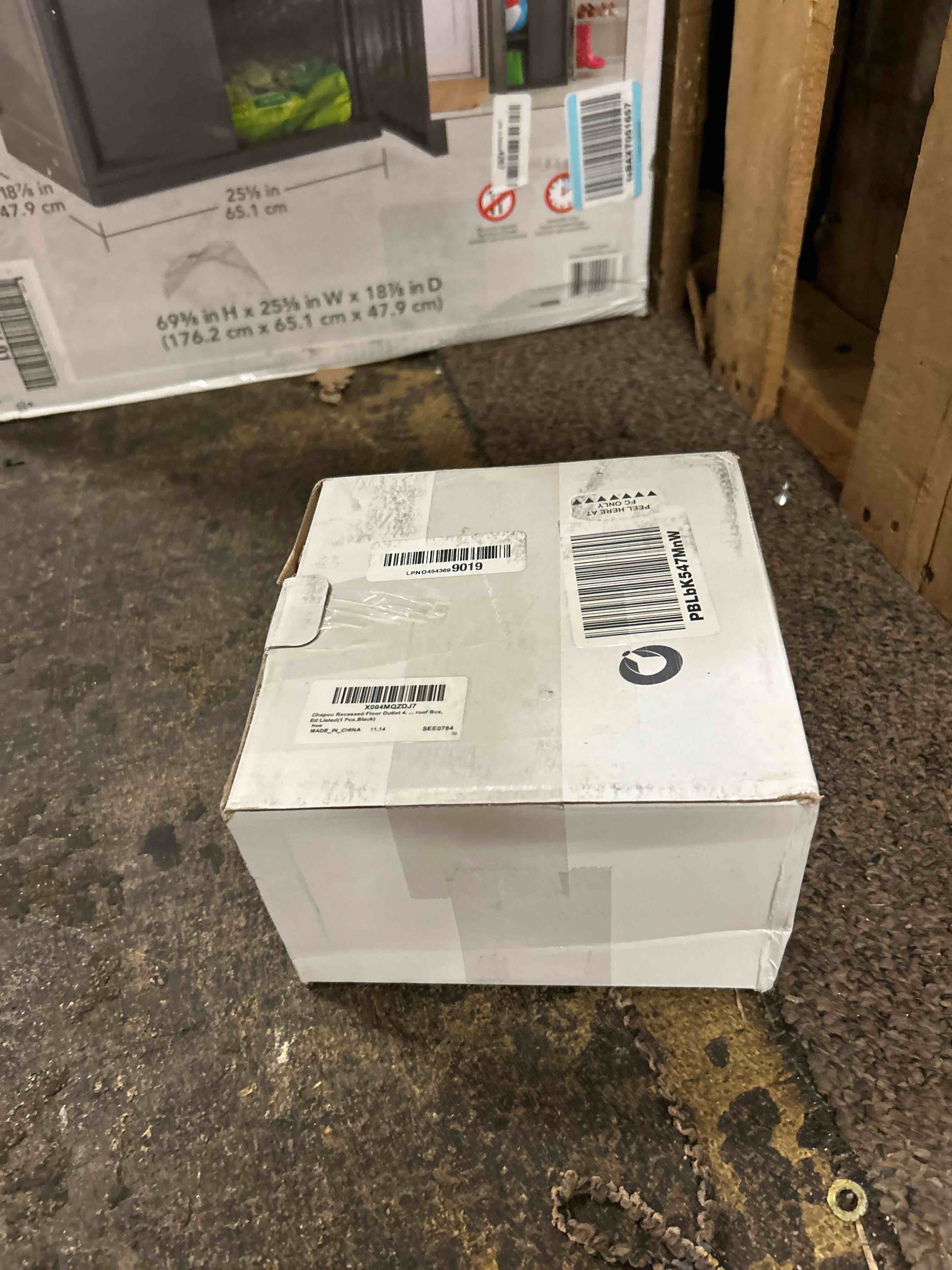 Condition photo showing New/Like New for 1 pcs recessed floor outlet 4. 72" x 4. 72" x 3. 94" 2-gang with 4. 8a usb chargers 20 amp floor receptacles round hidden outlet kit electrical waterproof box, etl listed (black)