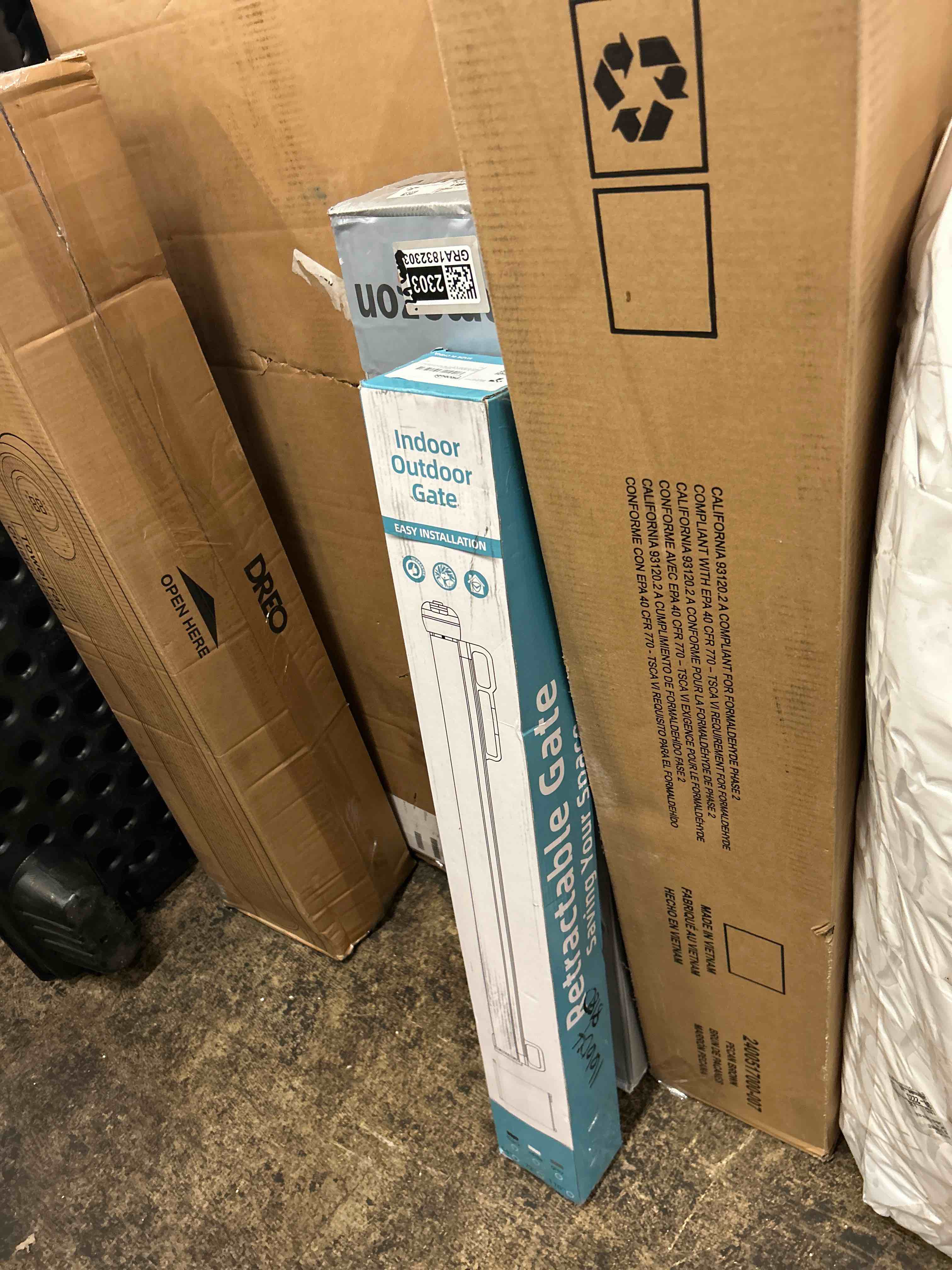 Condition photo showing New/Like New for probebi retractable baby, child & dog gates for stairs, extends to 54" wide 34" tall, use for outdoor, indoor, hallways, doorways, deck, porch, black