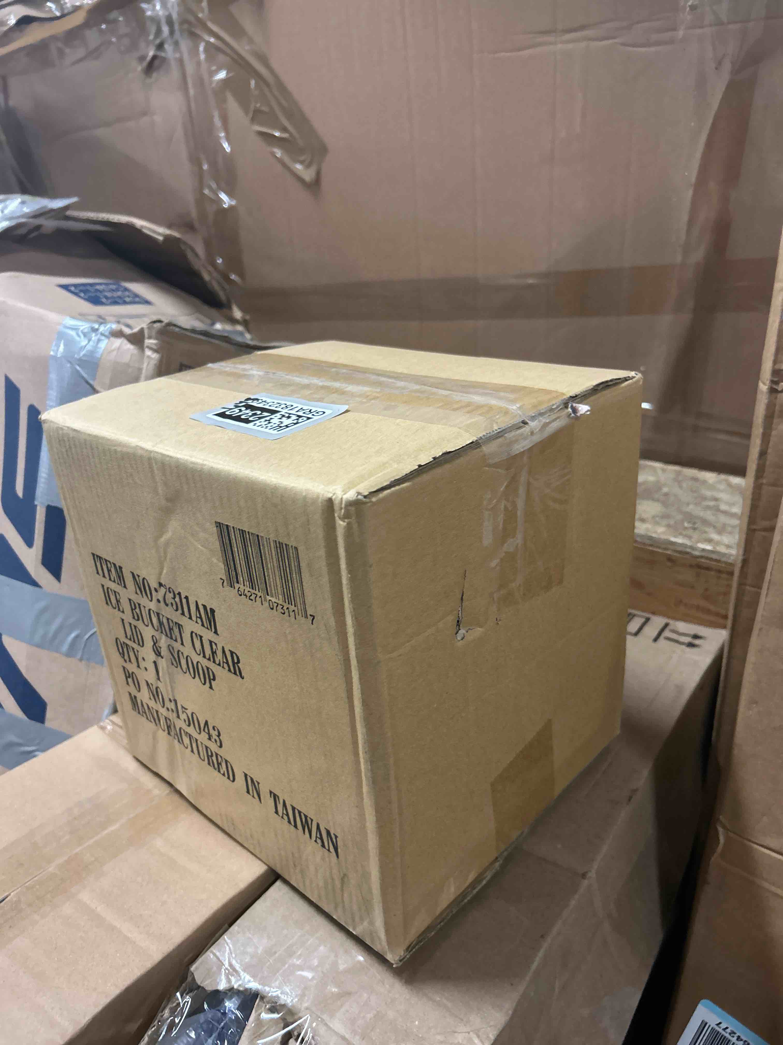 Condition photo showing New/Like New for oggi insulated ice bucket, 4 quart / 3.8 l, stainless steel, black.