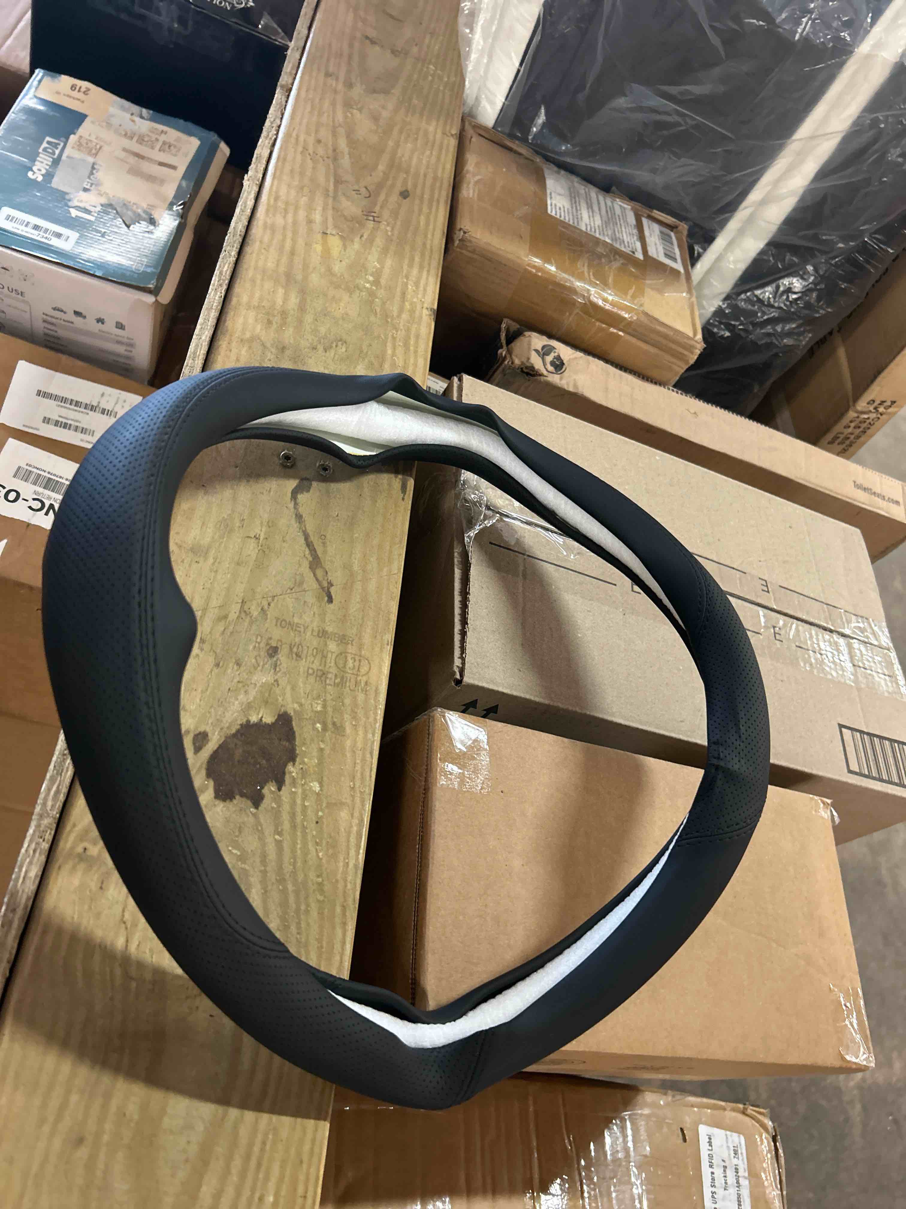 Condition photo showing New/Like New for ergocar steering wheel cover napa leather anti-slip sweat absorbing general motors accessories all seasons (15 inches) 38 cm