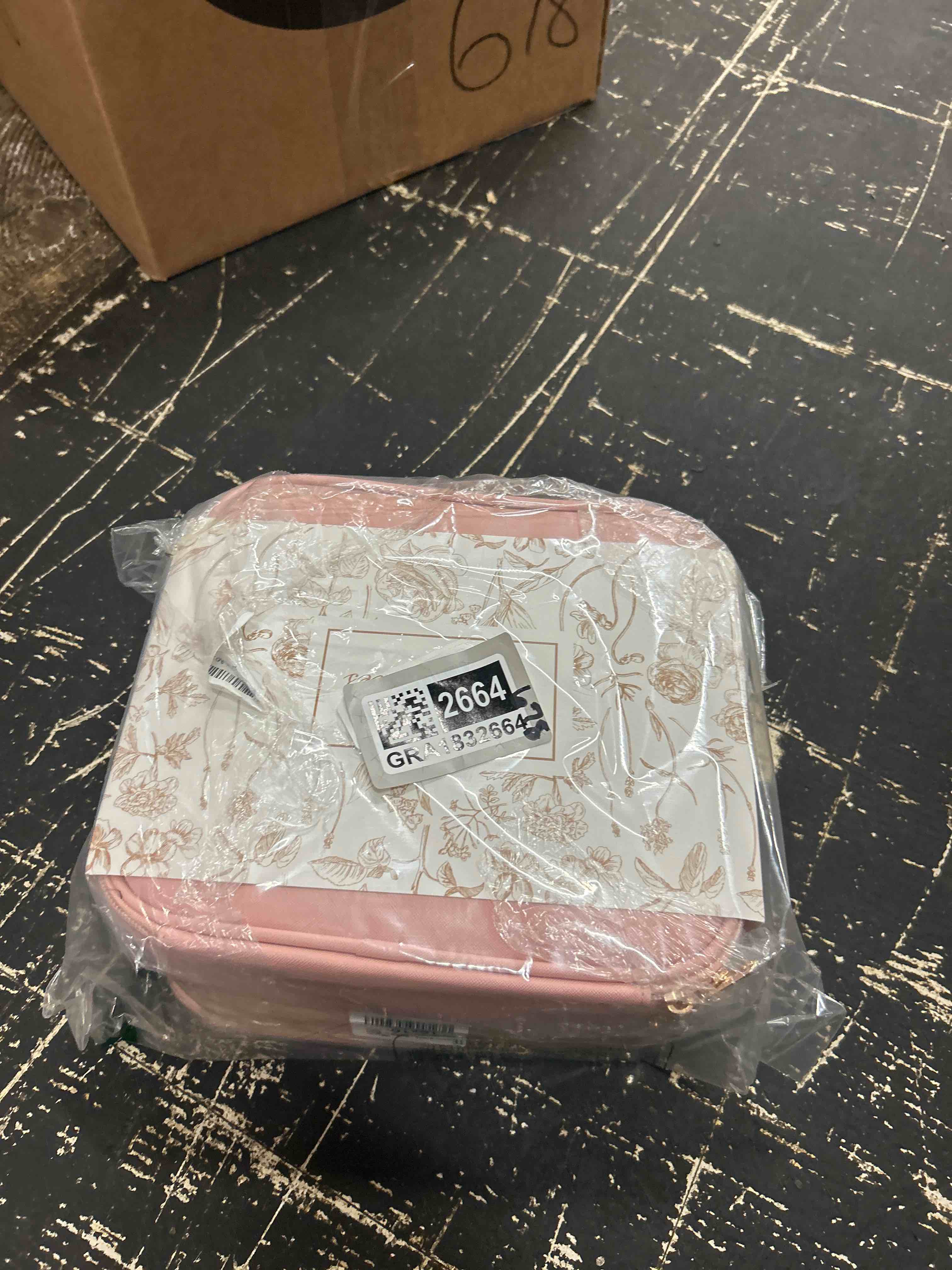 Condition photo showing New/Like New for chomeiu makeup bag with led mirror, cute cosmetic bags birthday gifts for girls women, makeup train case artists organizer large make up bags with light up mirror 3 color lights, pink