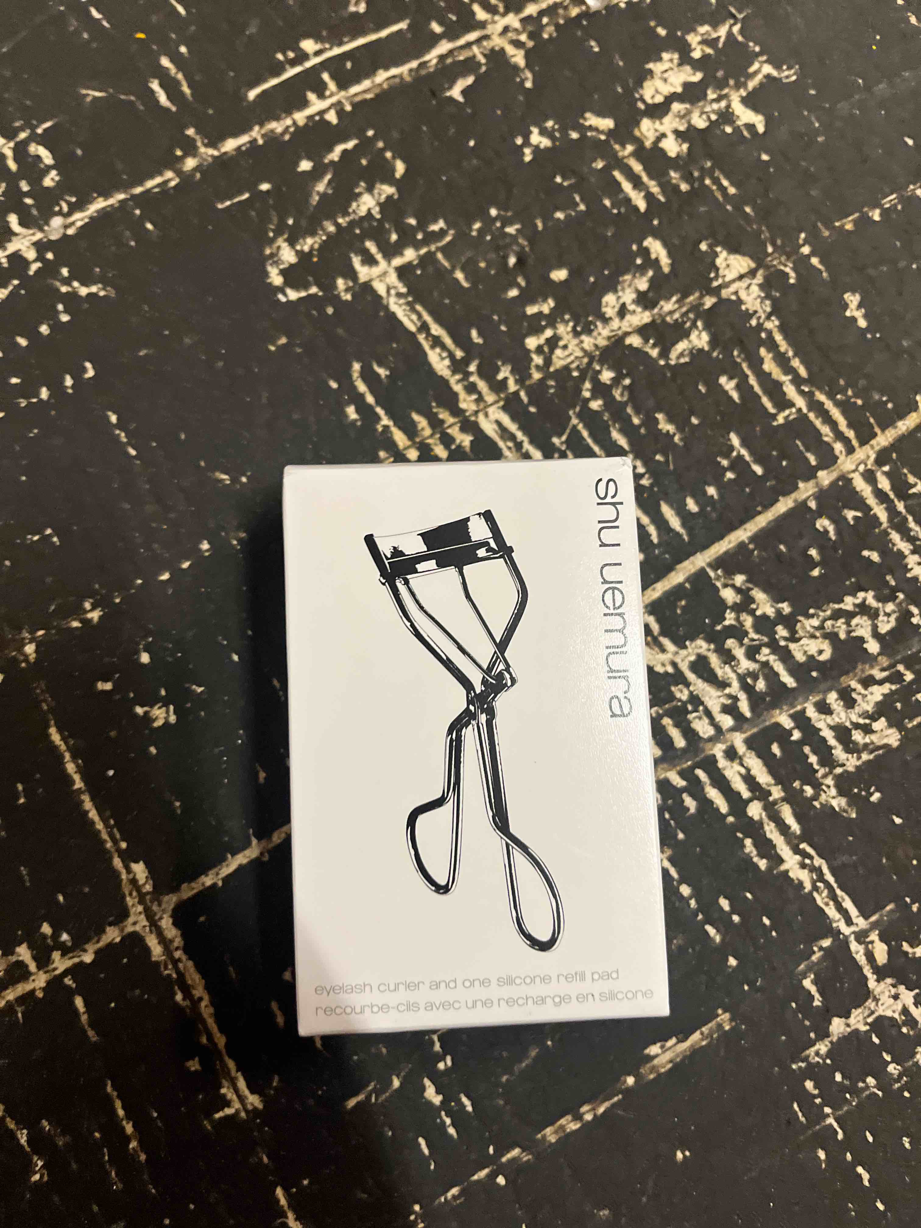 Condition photo showing New/Like New for shu uemura iconic eyelash curler, achieve precise control and long-lasting curl - includes silicone replacement pad. professional makeup artist tool for all eye shapes