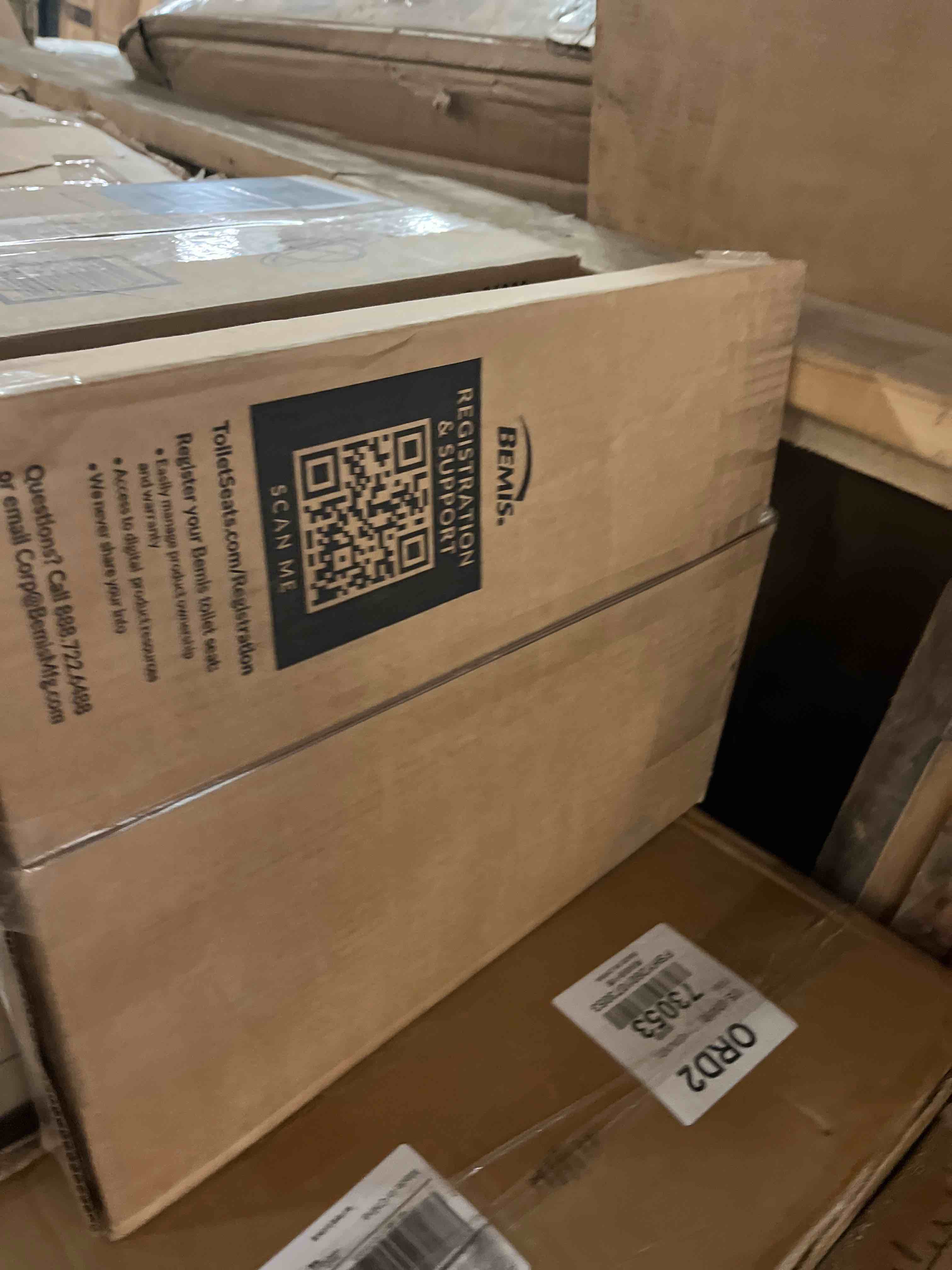 Condition photo showing New/Like New for mayfair 847slow 000 kendall slow-close, removable enameled wood toilet seat that will never loosen, 1 pack - round - premium hinge, white 