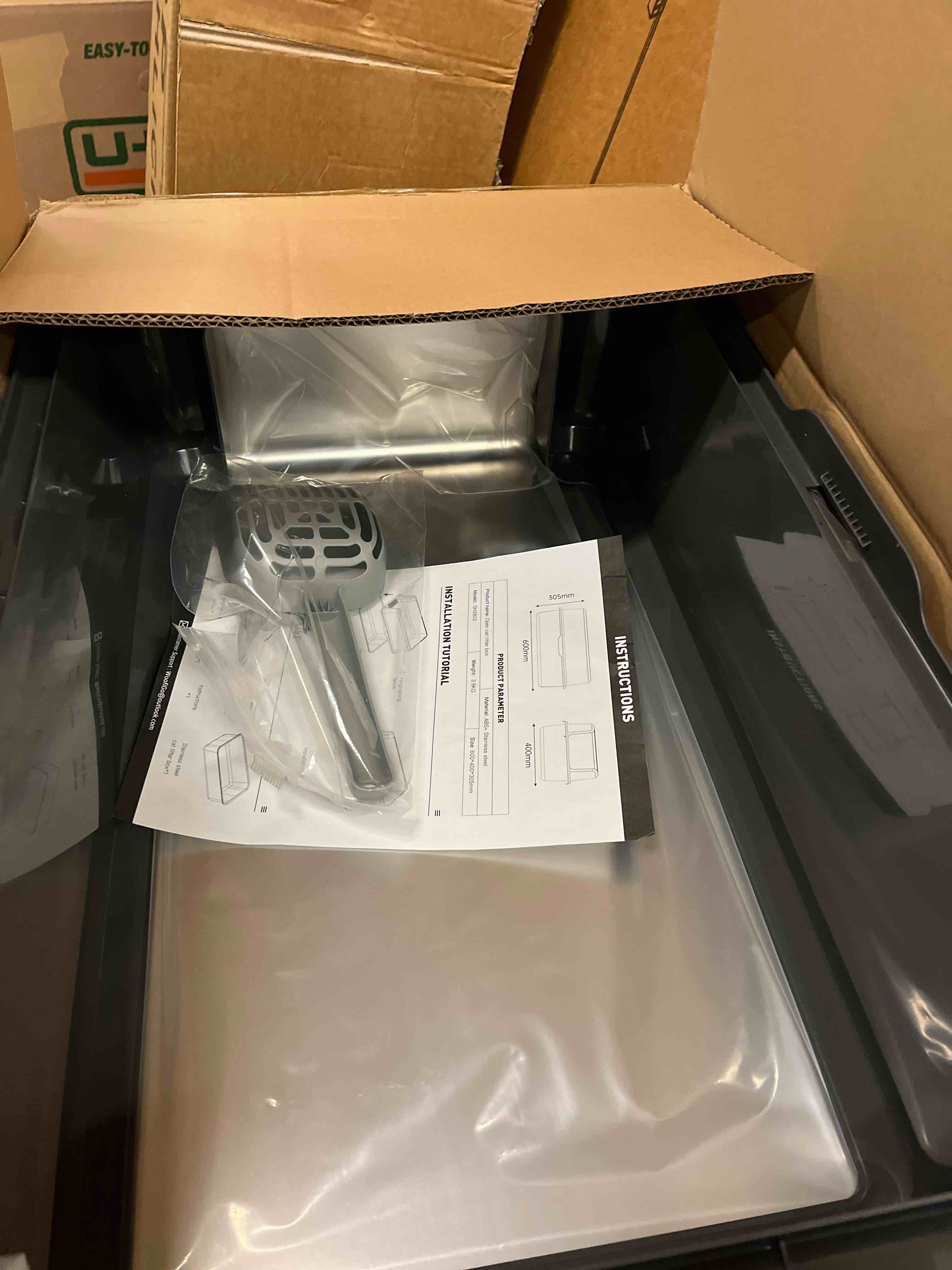 Condition photo showing New/Like New for extra large xxl stainless steel cat litter box with lid, 26" l x 18" w x 12" h metal litter box with hight sides for big cats & multiple cats, never absorbs odors, anti-urine leakage, easy cleaning