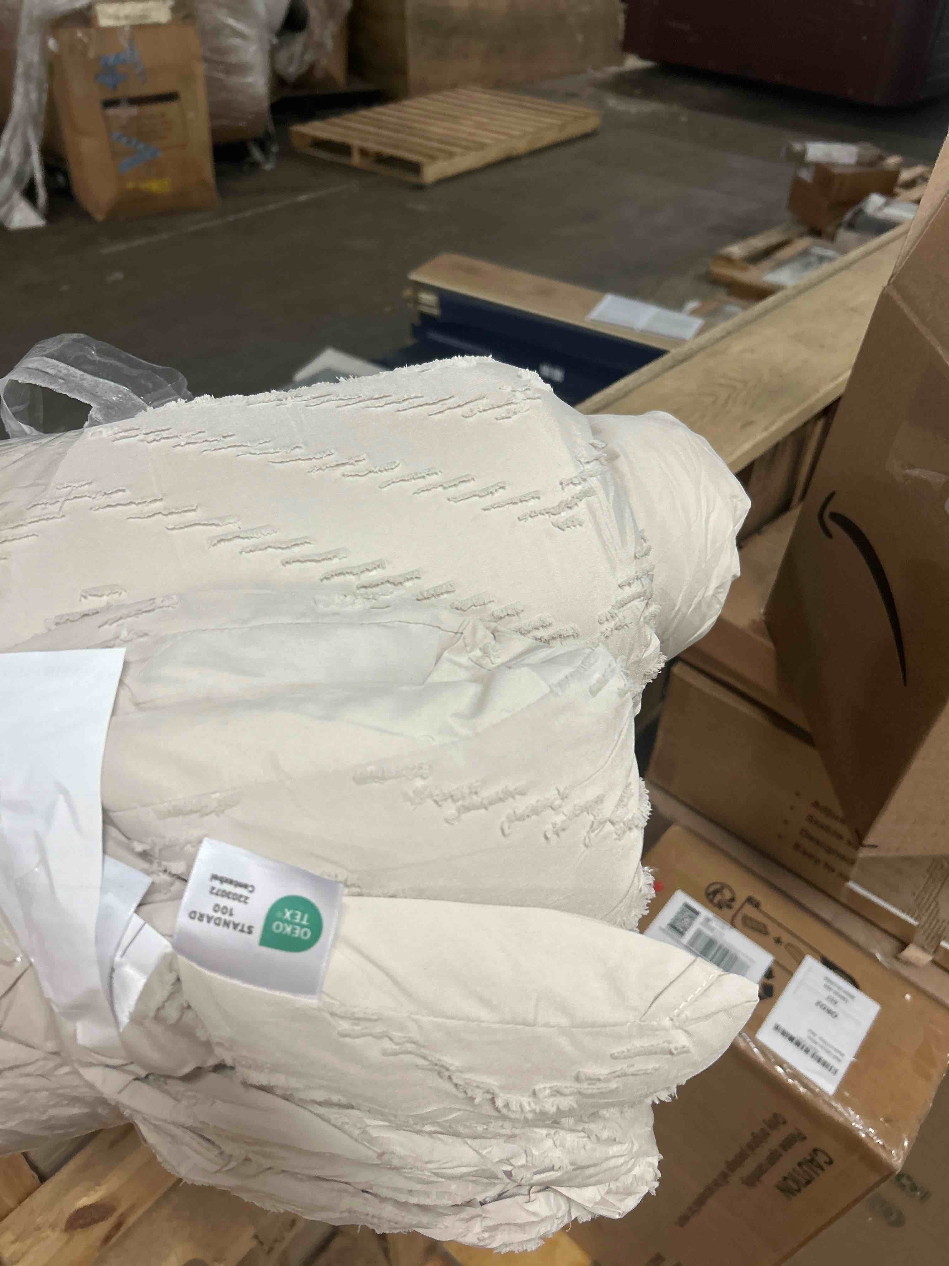 Condition photo showing New/Like New for andency queen comforter set beige, comforters queen size boho cream soft warm tufted neutral bedding comforter sets for queen bed, 3 pieces aesthetic chevron farmhouse cute bohemian textured bed set