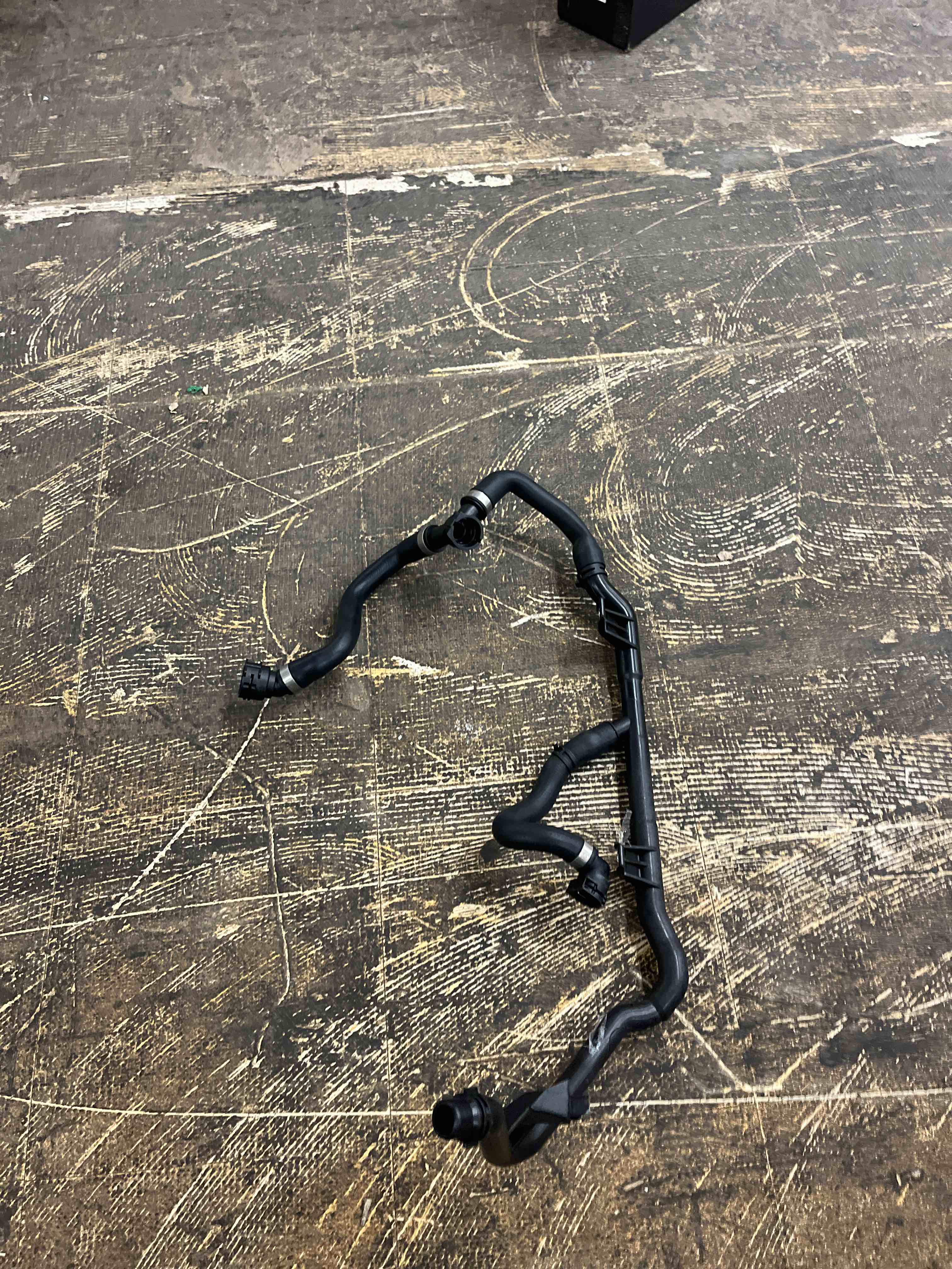 Condition photo showing Good Condition for newyall 4-way water hose assembly for bmw 128i 2008-2013, 323i 2006-2011, 325i/330i 2006, 328i 2007-2013