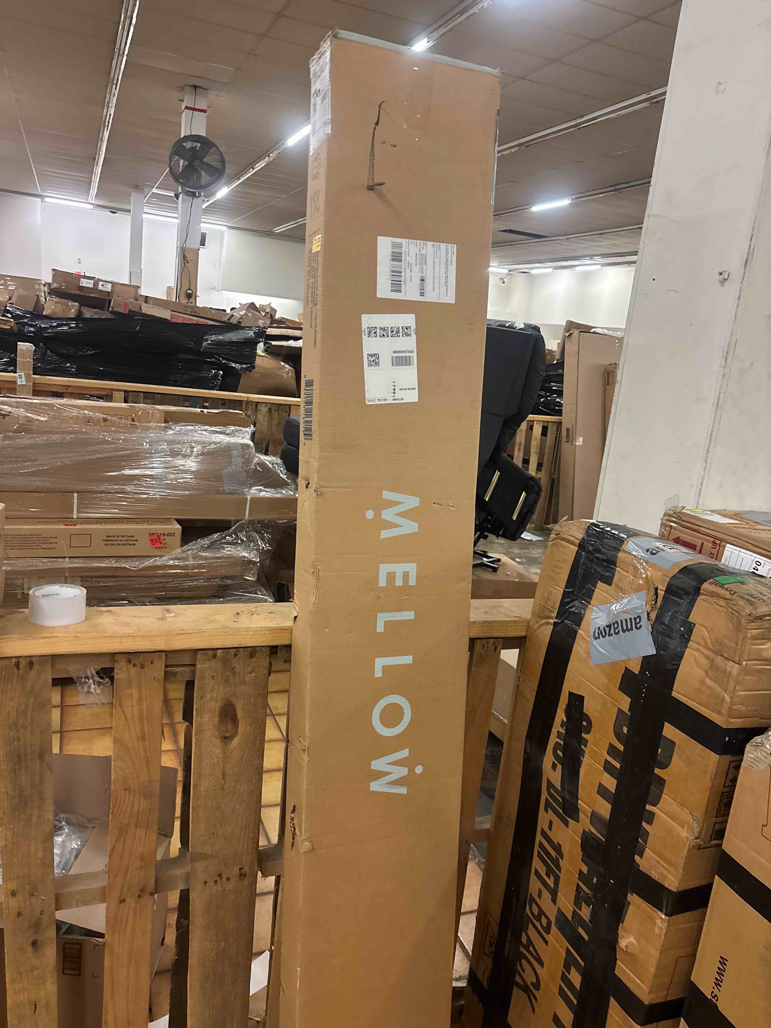 Condition photo showing New/Like New for Mellow Naturalista Classic 12 Inch Solid Wood Platform Bed with Wooden Slats, Twin XL, Natural Pine