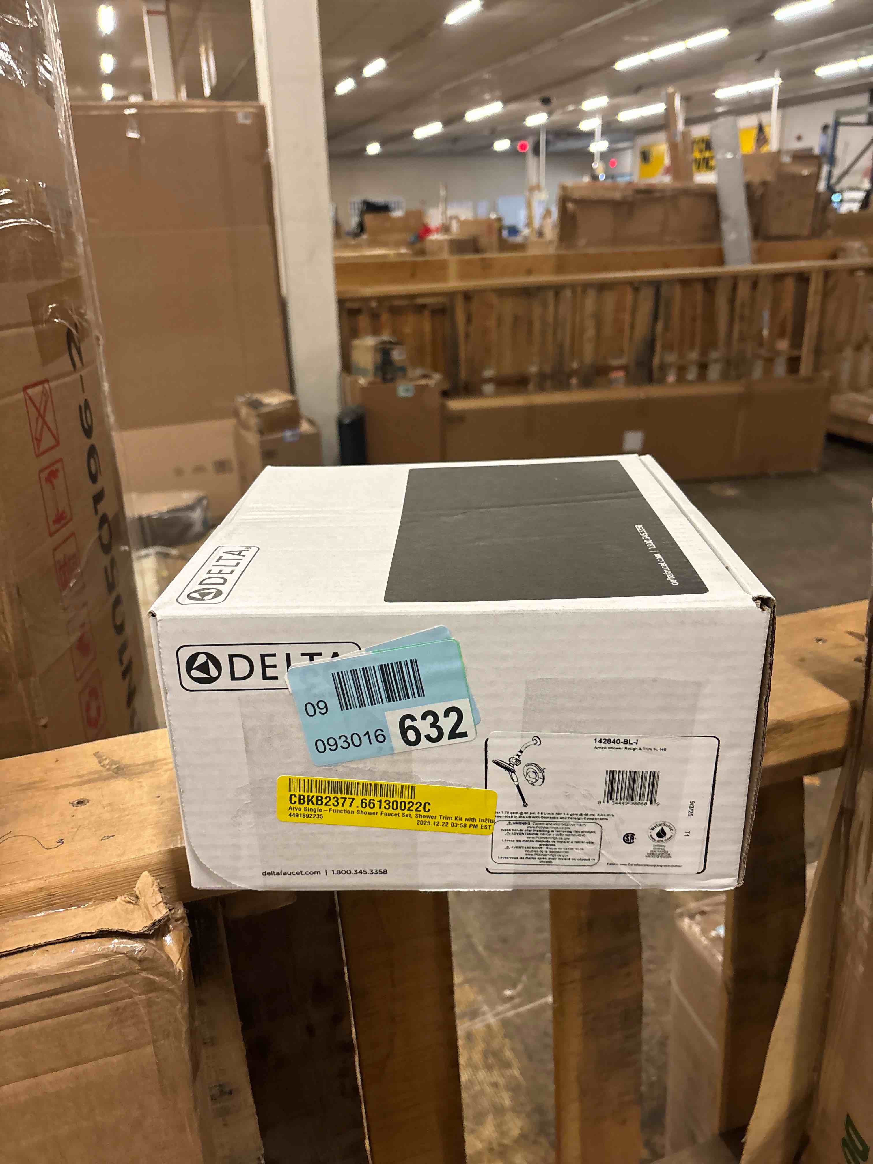 Condition photo showing New/Like New for Delta Faucet Arvo 14 Series Single-Handle Shower Faucet, Shower Trim Kit with 4-Spray In2ition 2-in-1 Dual Hand Held Shower Head with Hose, Matte Black 142840-BL-I (Valve Included)