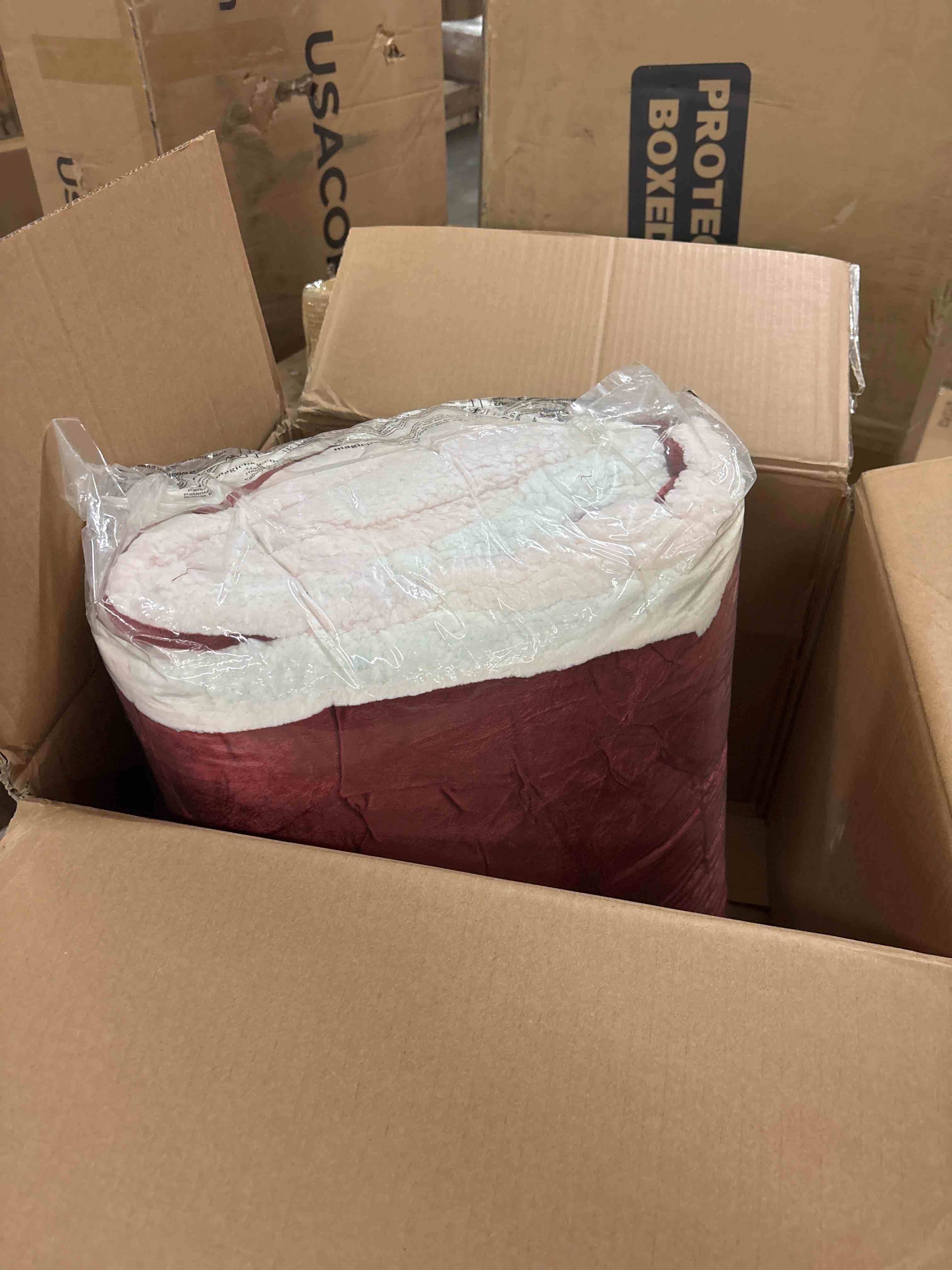 Condition photo showing Good Condition for 3-Piece Micromink And Sherpa Reversible Comforter Set