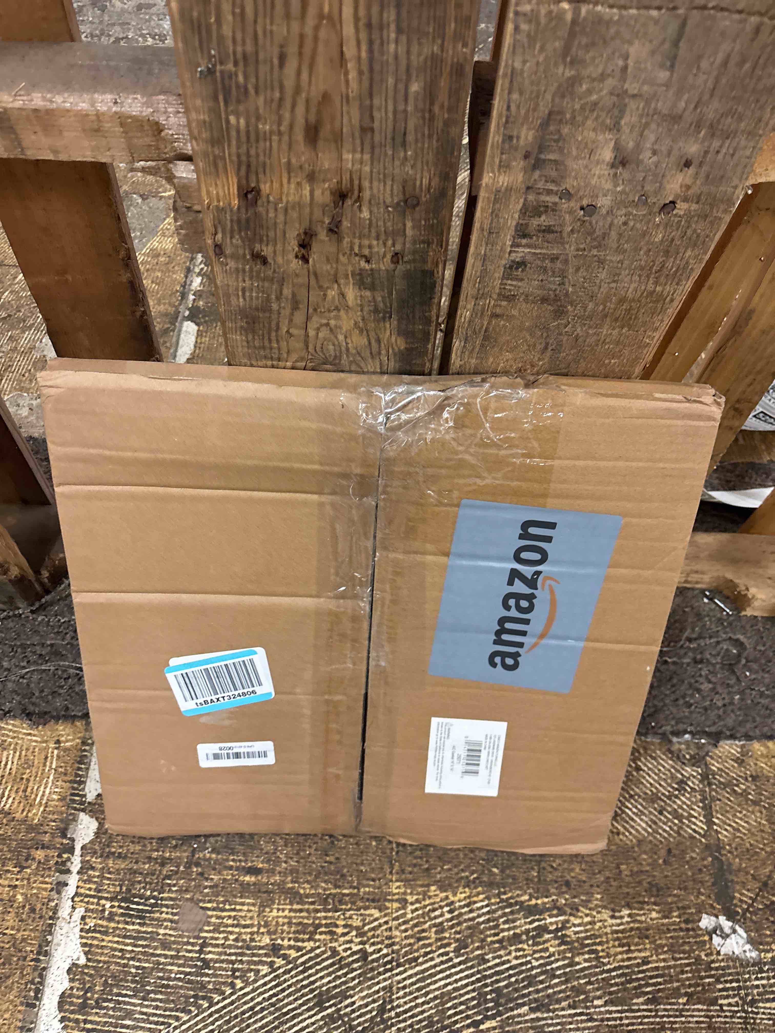 Condition photo showing New/Like New for Camco 14-Inch x 14-Inch Universal Camper Roof A/C Gasket Kit | Features a Waterproof Compression Seal, Self-Adhesive Picture Frame Gasket, and Self-Adhesive Leveling Pads (25071)
