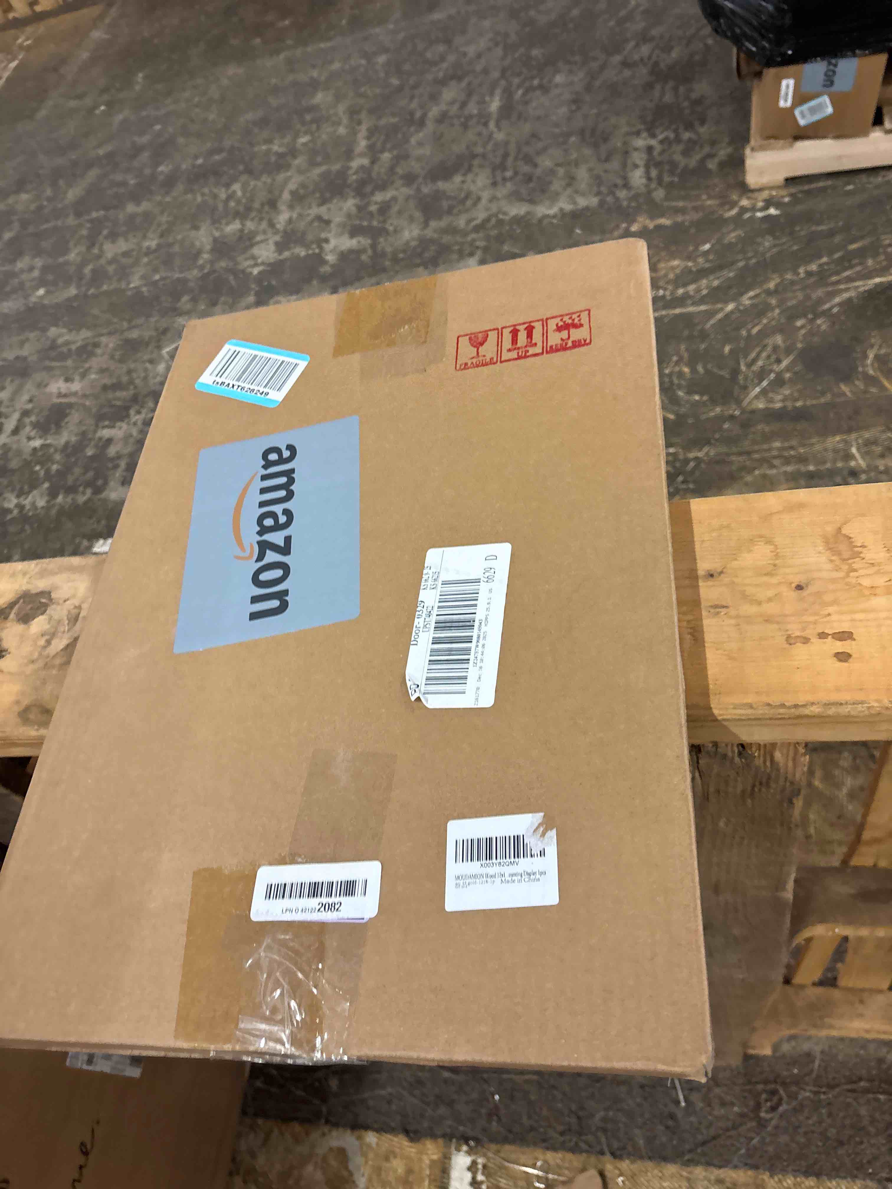 Condition photo showing New/Like New for Wood 12x18 Frame Gold, Ornate Natural 18x12in Poster Picture Frame, Modern Golden 12 x 18inch Gallery Wall Photo Frame with HD Plexiglass, Horizontal Vertical Wall Mounting Display 1pcs Gold 12x18