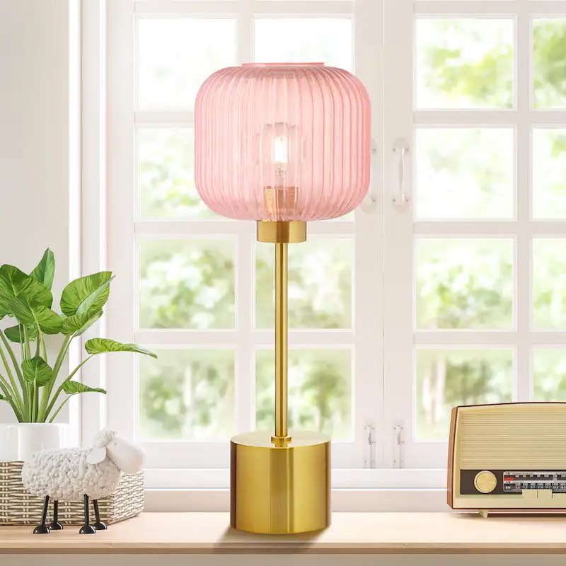 Condition photo showing New/Like New for gracieleigh metal table lamp- pink