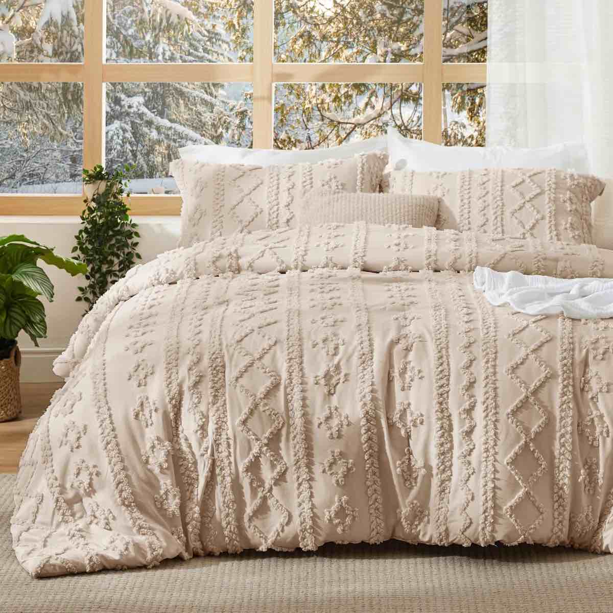 Condition photo showing New/Like New for bedsure tufted boho queen comforter set - 3-piece grayish blue shabby bedding-farmhouse jacquard bed set with embroidery, all-season softness for cozy bedrooms & boho-chic gifts