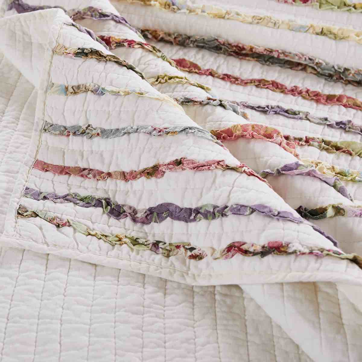 Condition photo showing New/Like New for bella ruffle cotton full/queen modern farmhouse quilt set