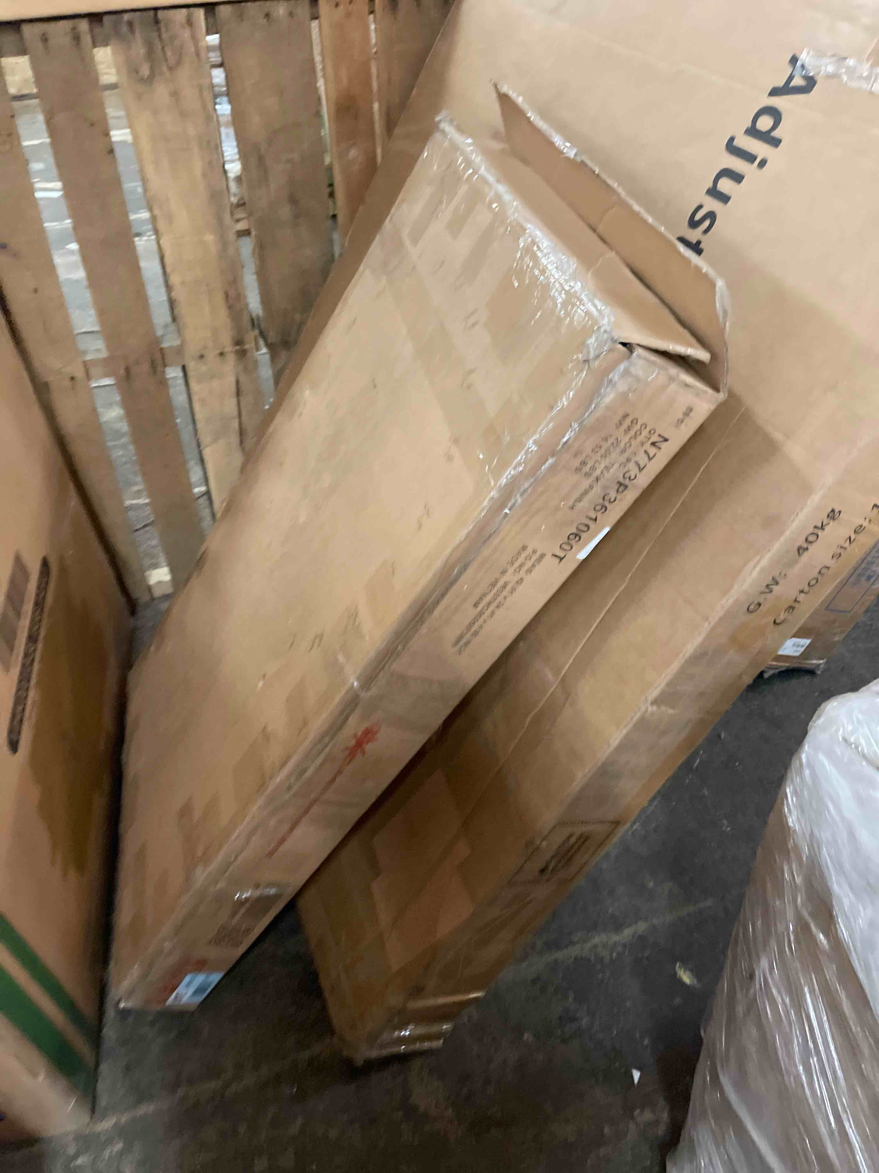 Condition photo showing New/Like New for hellwig teak rectangular outdoor coffee table