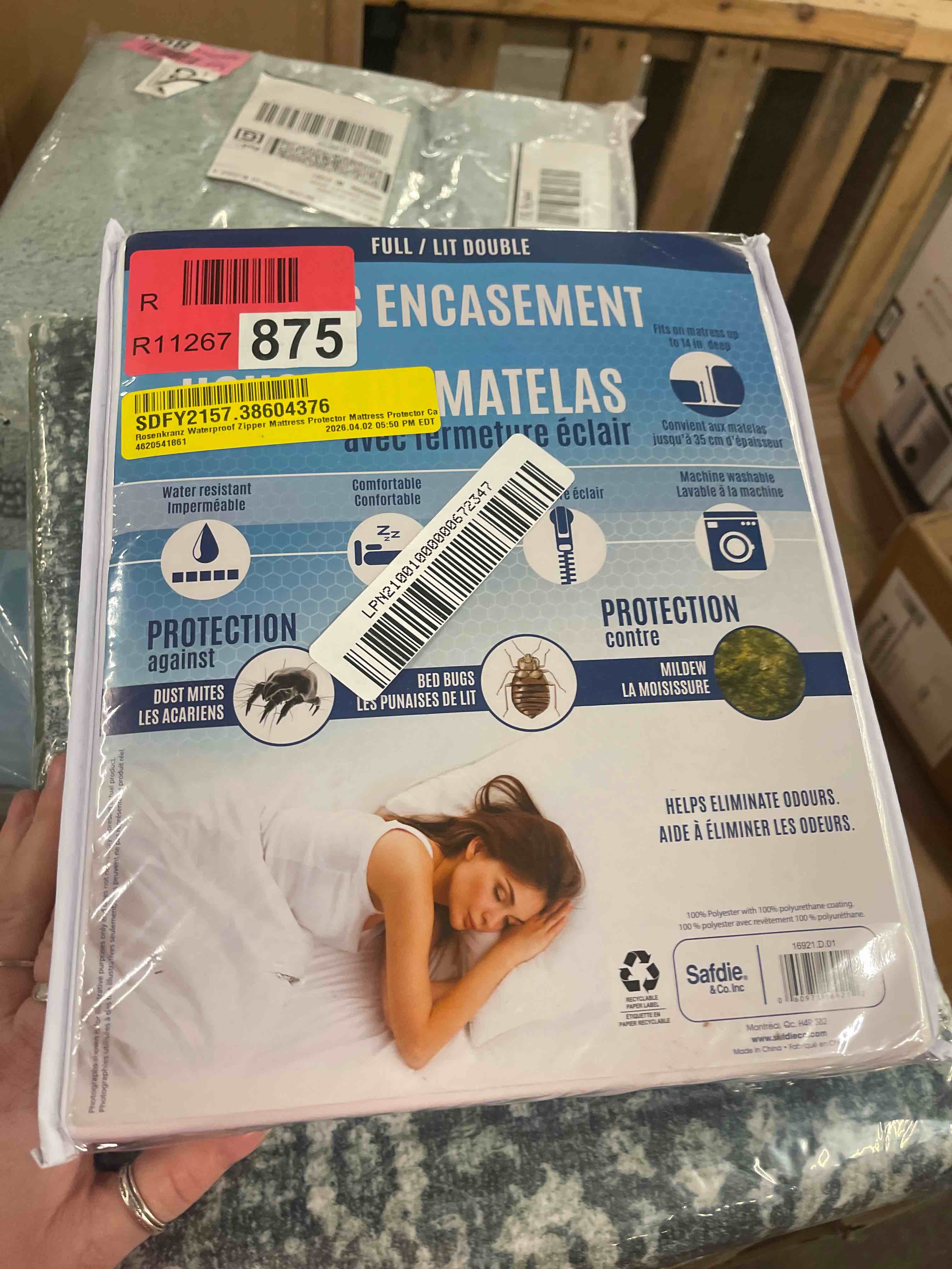 Condition photo showing New/Like New for safdie & co. modern microfiber double mattress encasement in white
