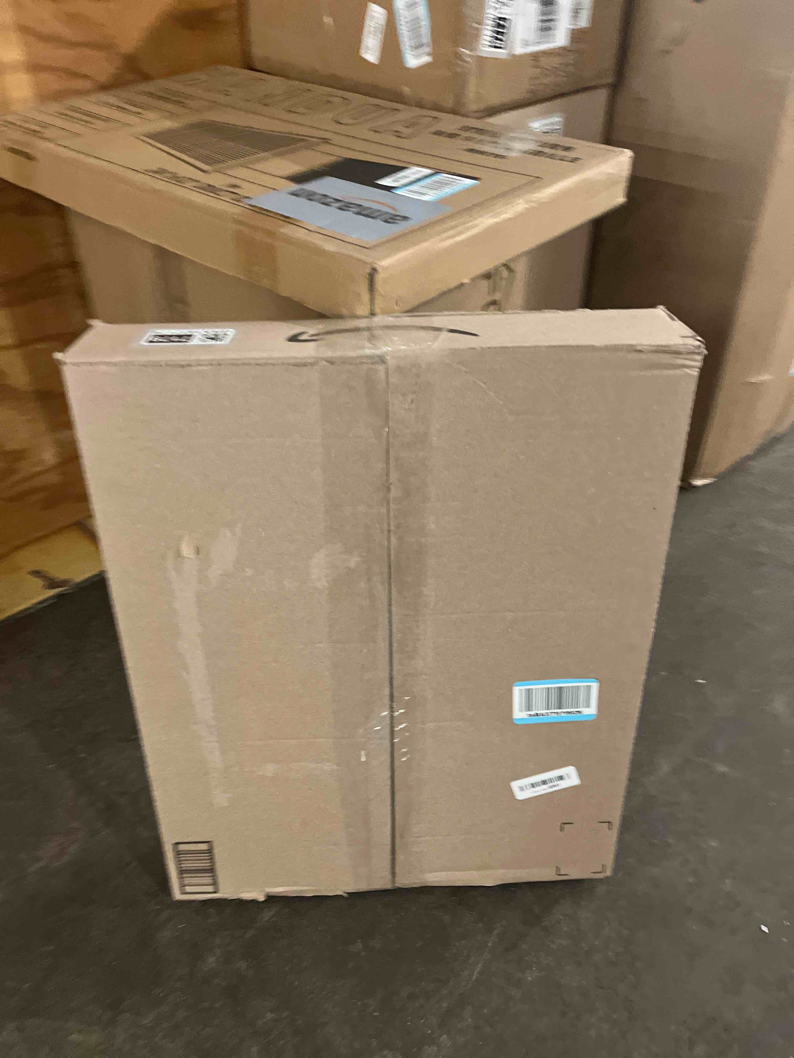 Condition photo showing New/Like New for upsimples 16x20 Picture Frame, Display Pictures 11x14 with Mat or 16 x 20 Without, Wall Hanging Poster Frame, Black, 1 Pack