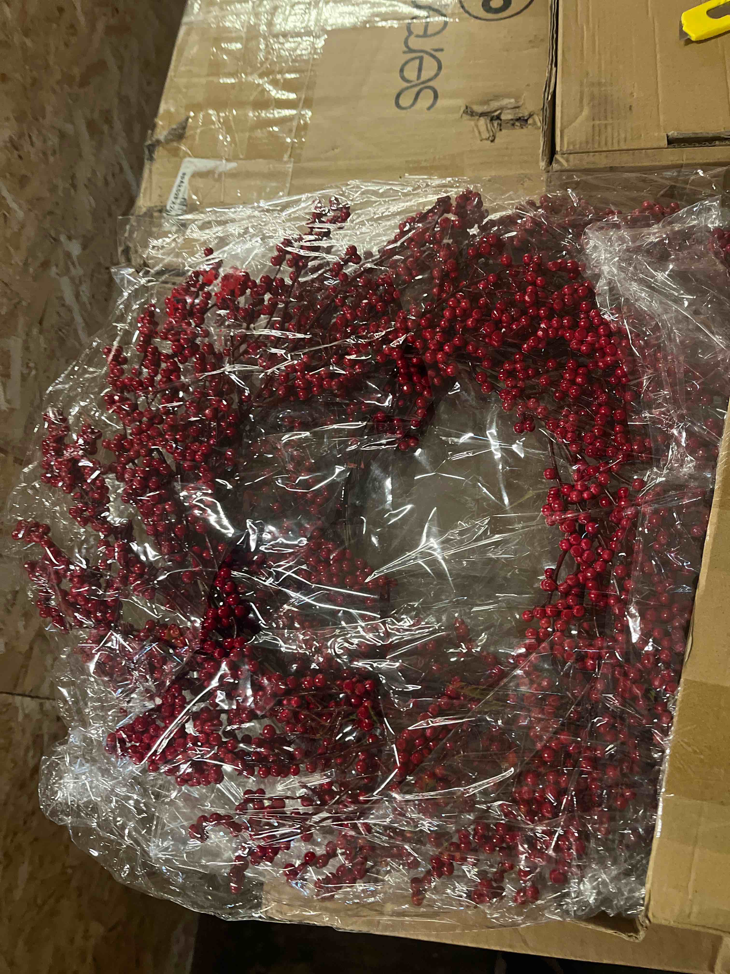 Condition photo showing New/Like New for TEMPUS 20 Inch Christmas Red Berry Wreath for Front Door Artificial Winter Wreath for Christmas Party Home Indoor Outdoor Wall Window Farmhouse Holiday Winter Decoration