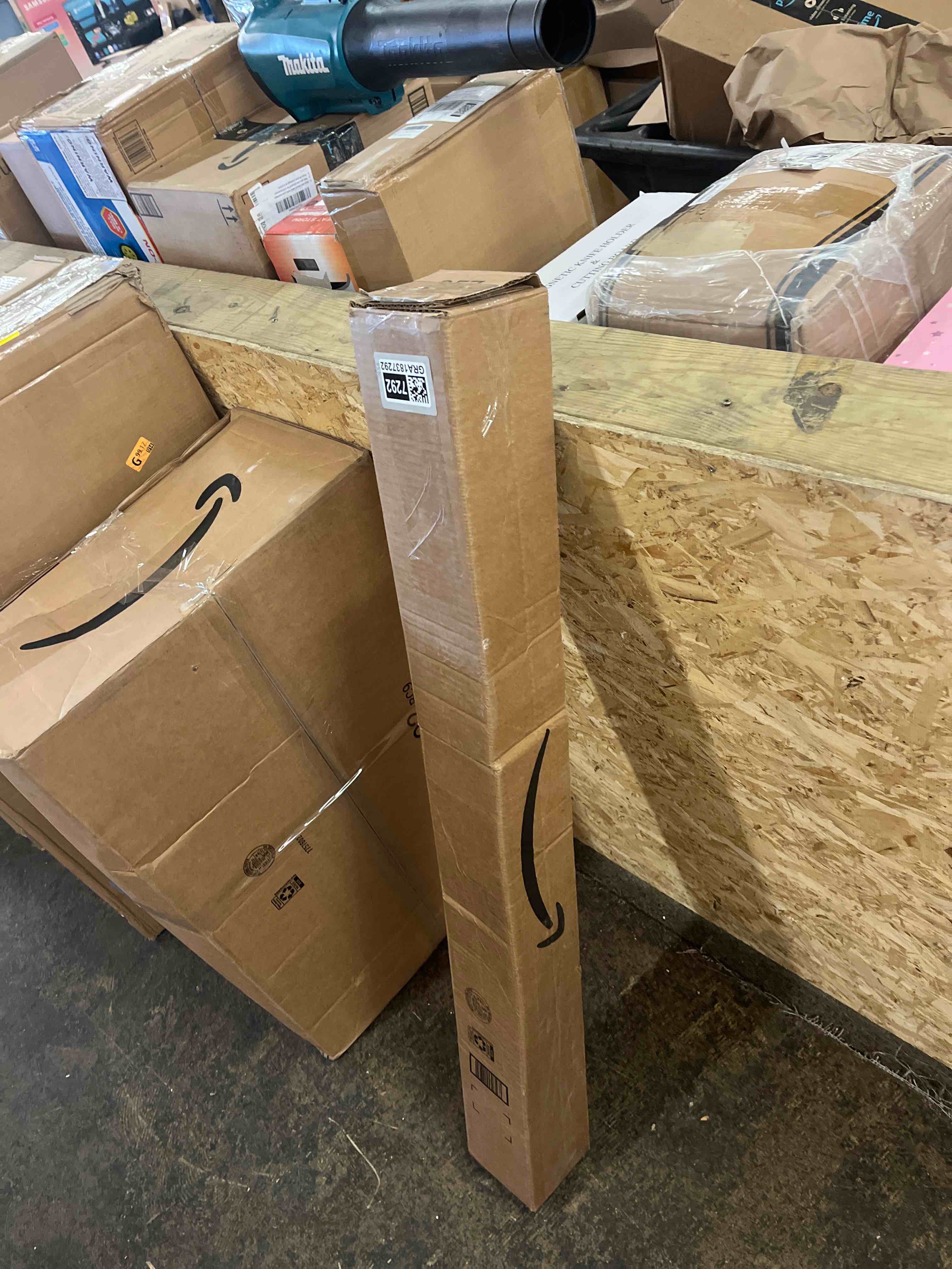 Condition photo showing New/Like New for Gold Pampas Grass Decor - 45-Inch Set of 8 | Faux Tall Pampas Grass Soft and Fluffy | Perfect for Wedding Centerpieces, Great Gatsby Party Decorations and Glam Room Decor