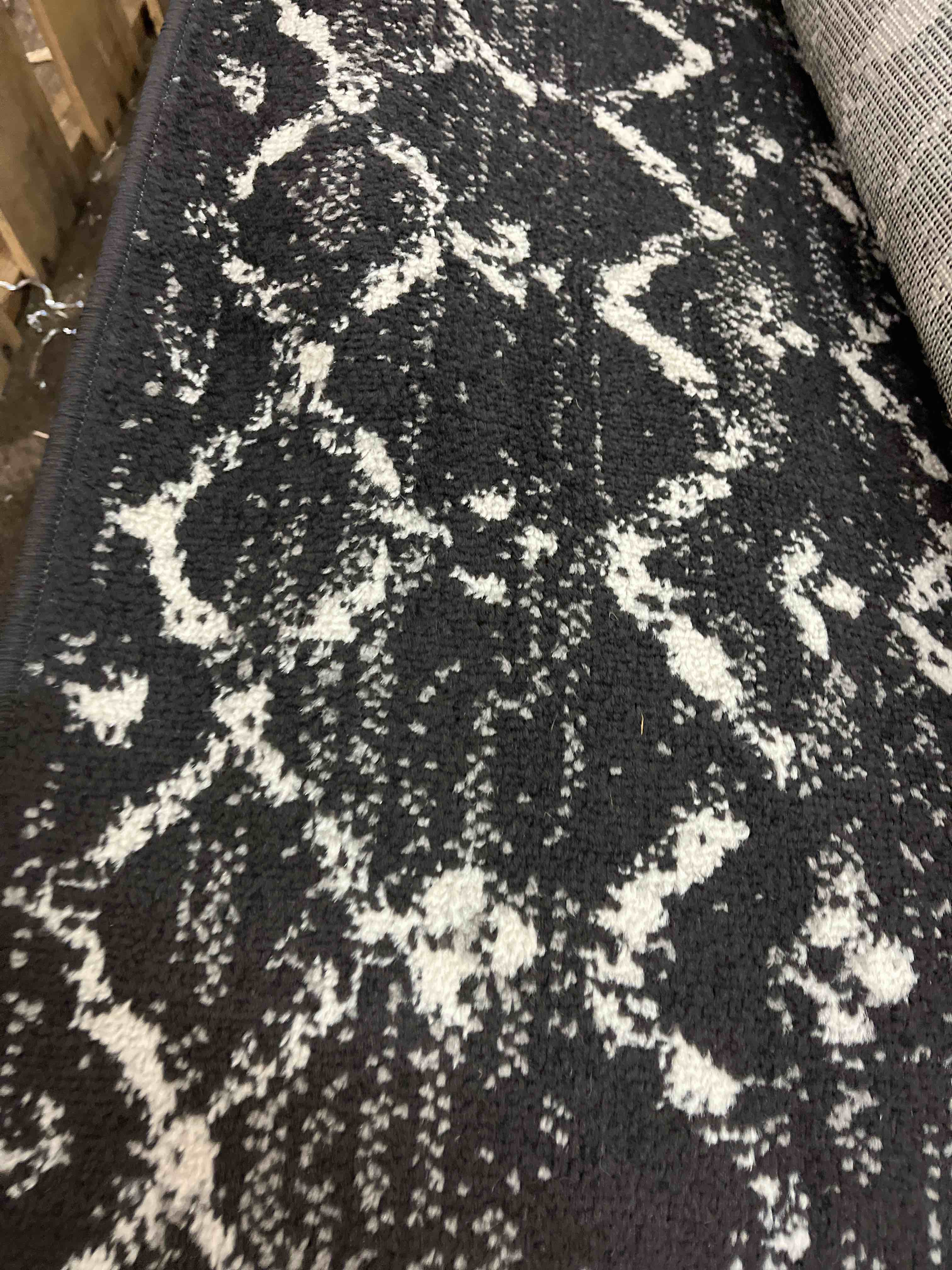 Condition photo showing Good Condition for JONATHAN Y Boho Vintage Diamond Black/Ivory Indoor Area Rug 8X10 ft, Moroccan Hype for Living Room, Bedroom, Kitchen, Office, Easy-Cleaning, High Traffic, Pet-Friendly, Non-Shedding (MOH101D-8)