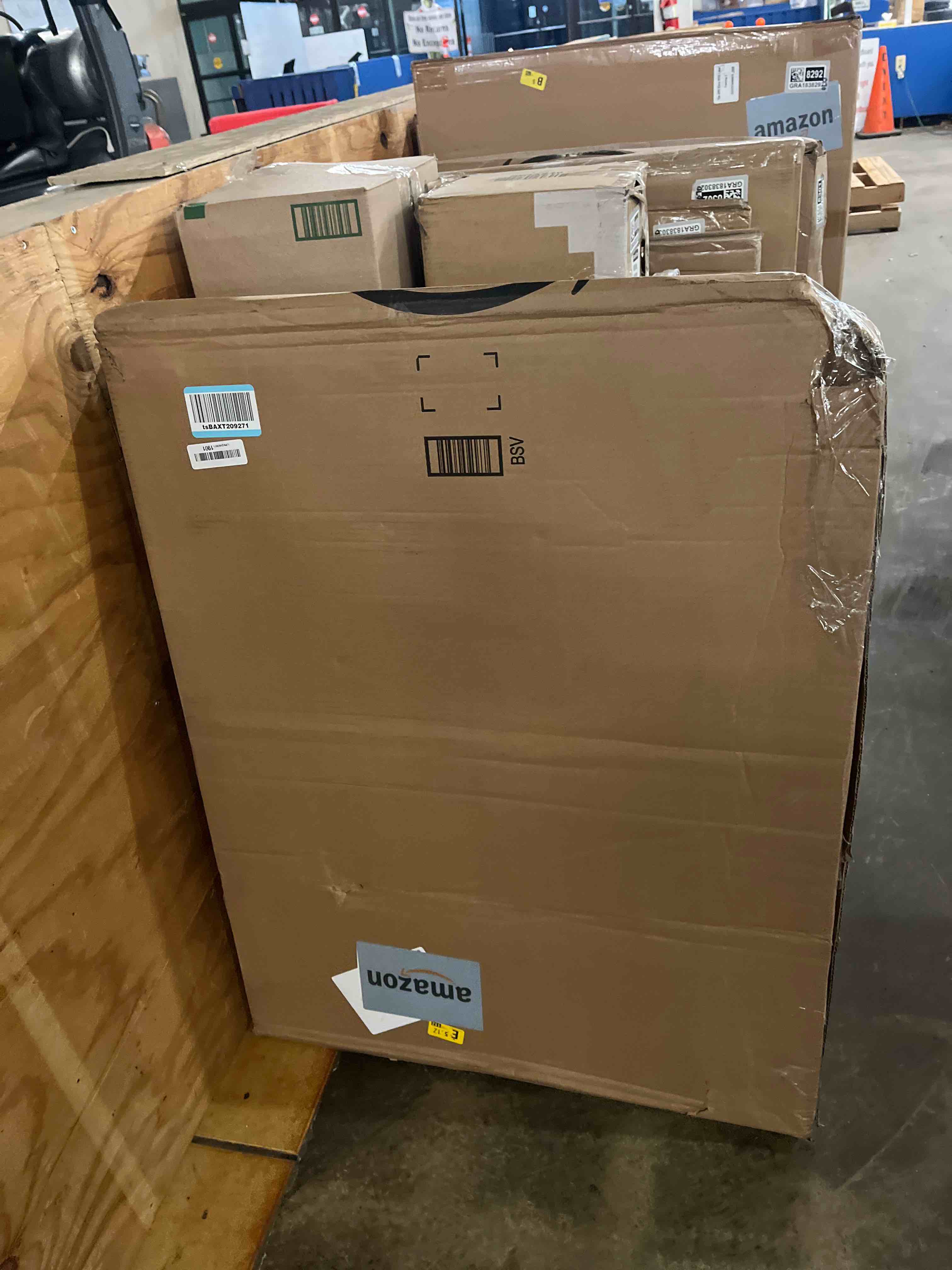 Condition photo showing New/Like New for A.P.J. Fitted Frame, B2 Size, 20.3 x 28.5 inches (515 x 72