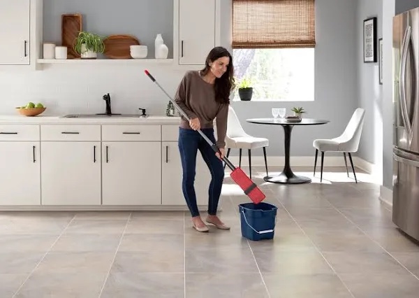 rubbermaid fg287100roybl roughneck square bucket  15-quart  blue