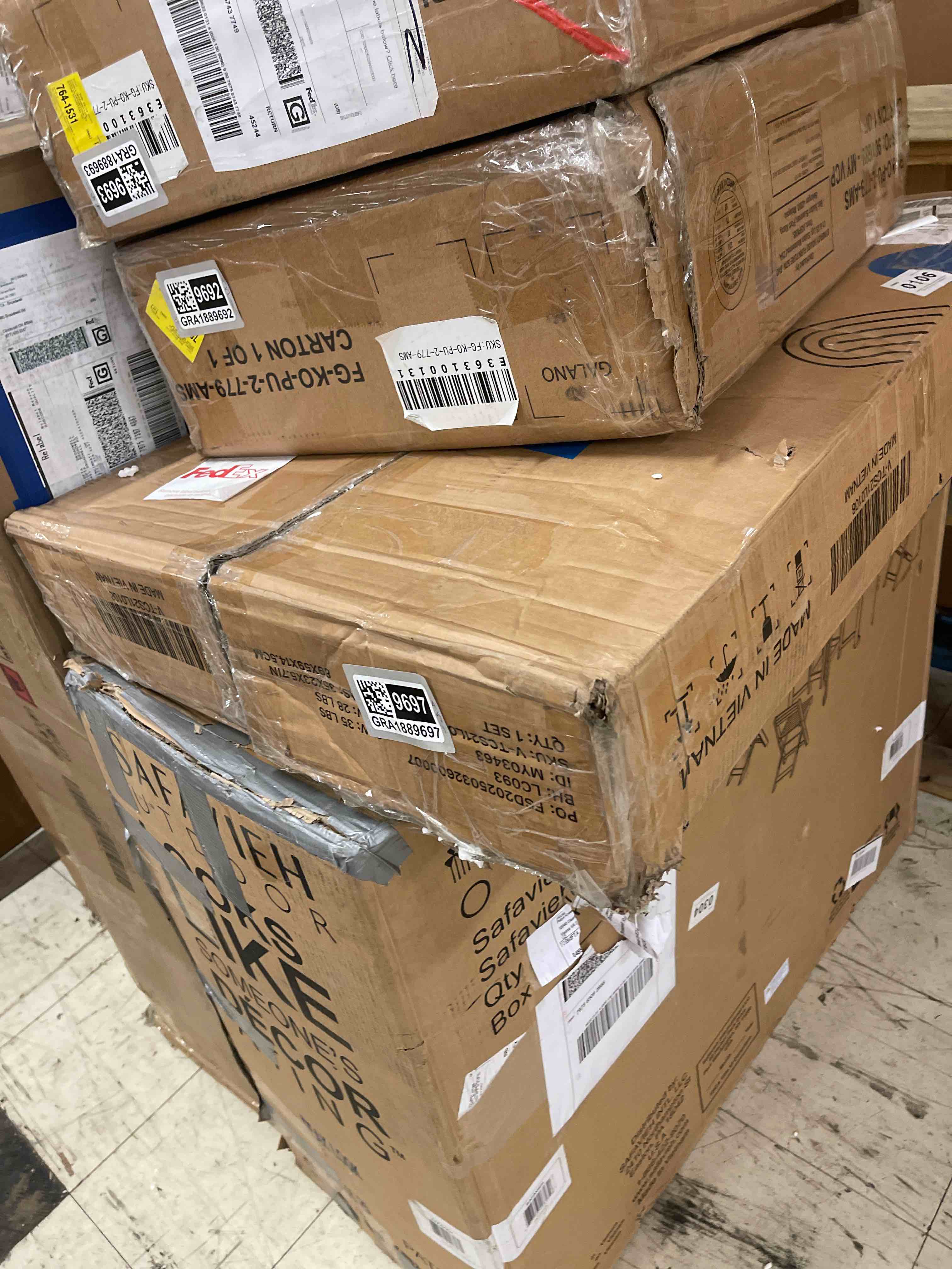 https://s3.amazonaws.com/lotting-images-prod/phillipi/GRA1889697_1758647256073.jpeg
