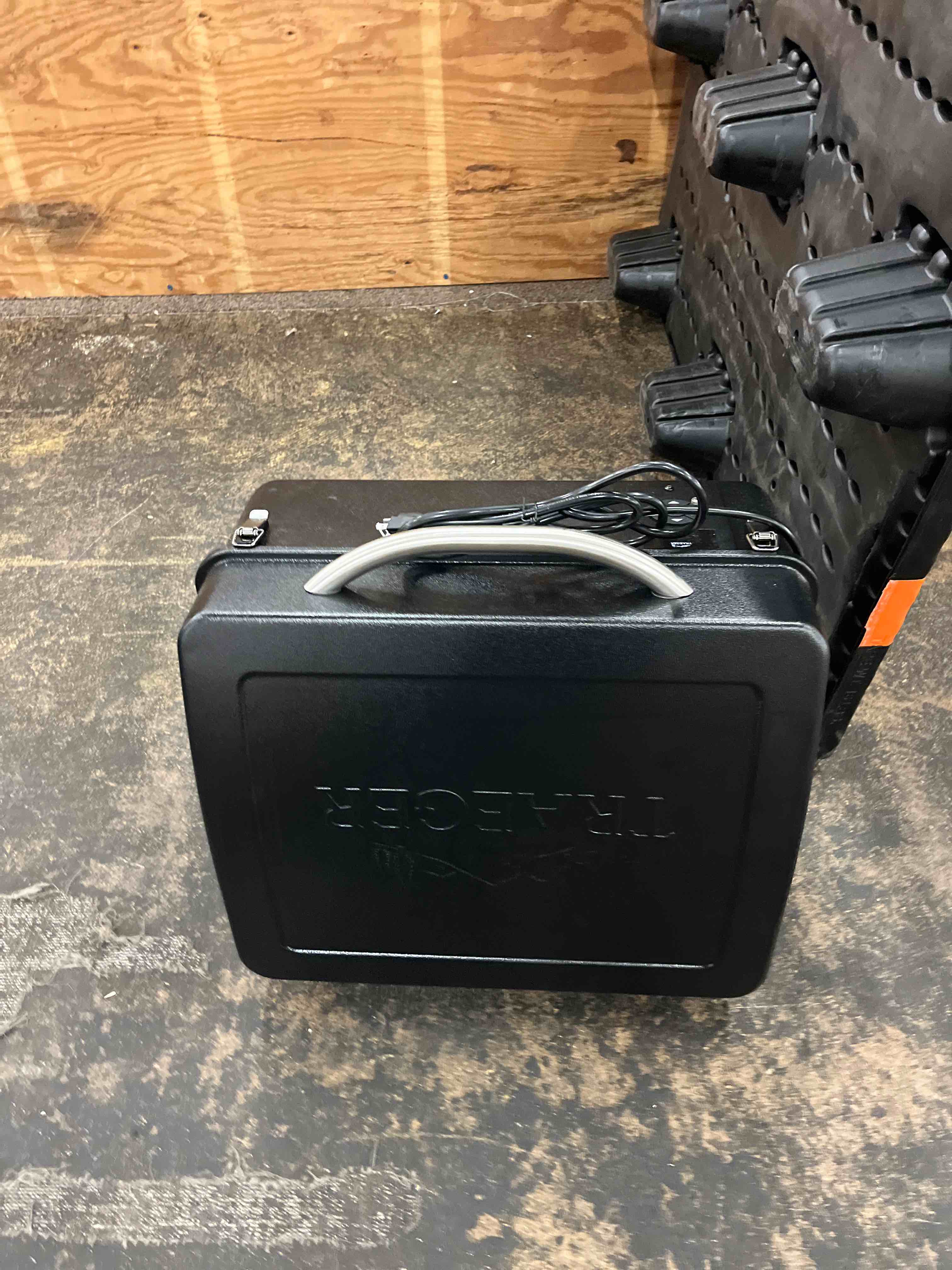 https://s3.amazonaws.com/lotting-images-prod/phillipi/GRA1900490_1752683511217.jpeg