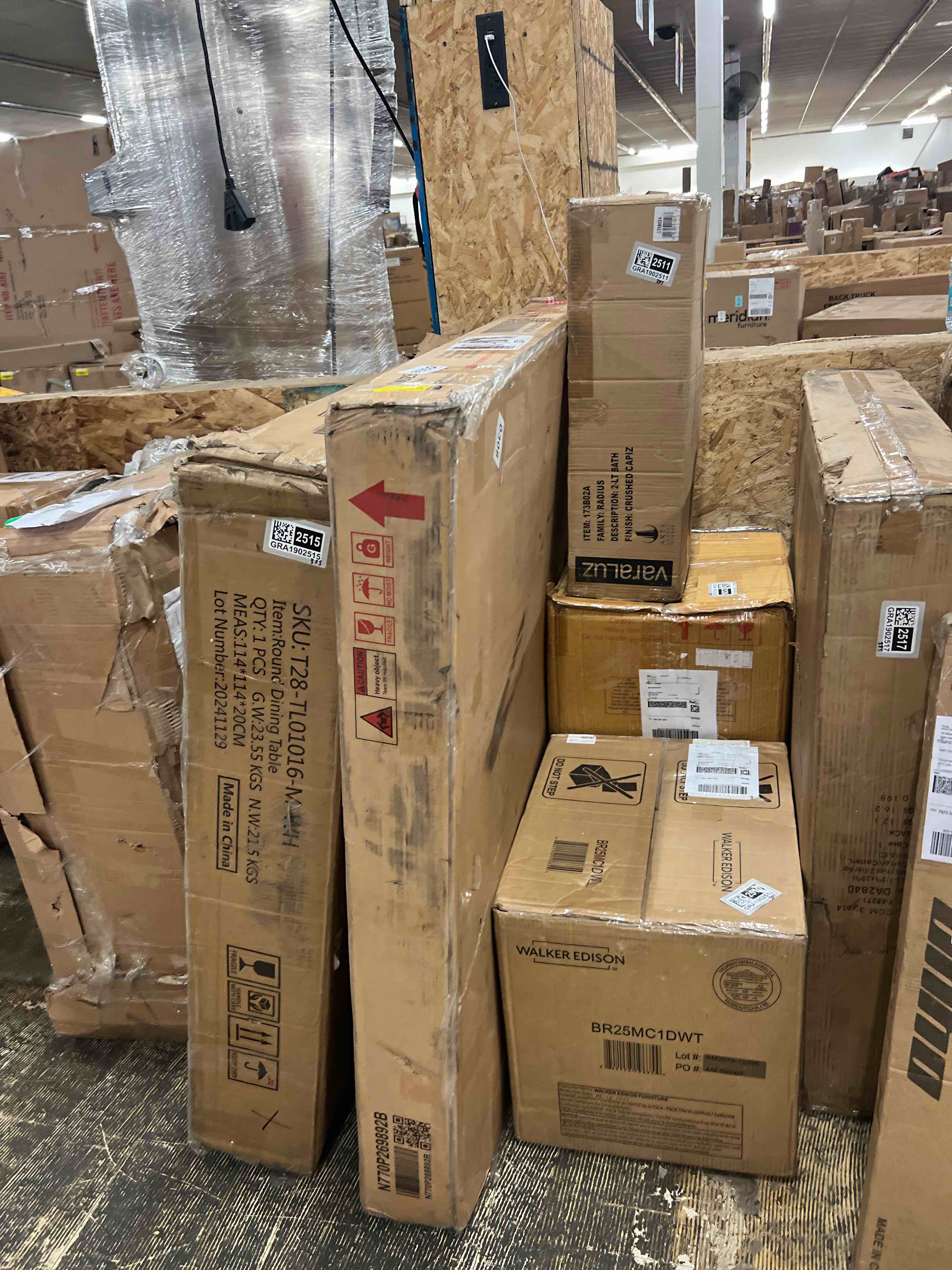 https://s3.amazonaws.com/lotting-images-prod/phillipi/GRA1902509_1757619878251.jpeg