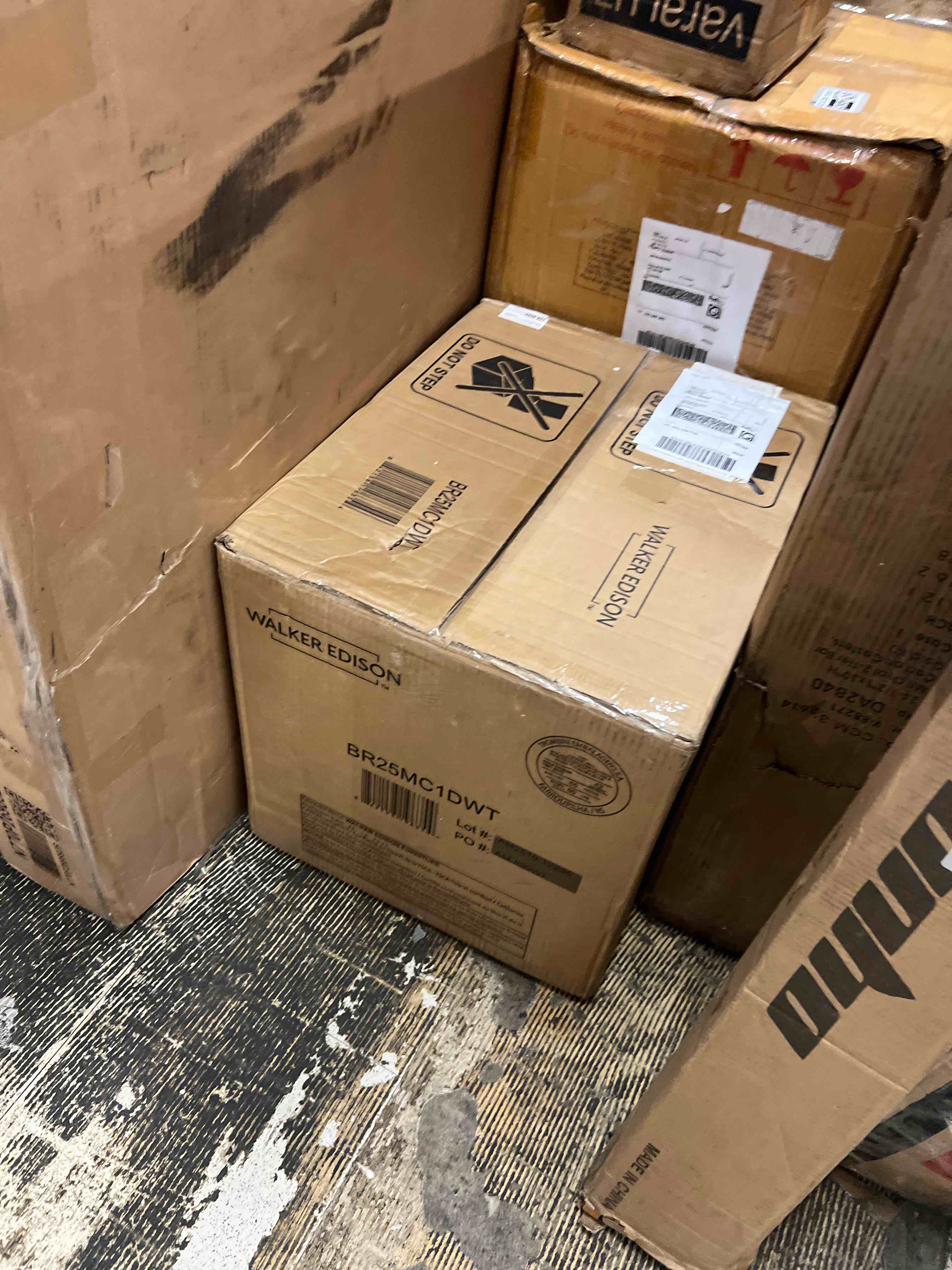 https://s3.amazonaws.com/lotting-images-prod/phillipi/GRA1902510_1757619783255.jpeg