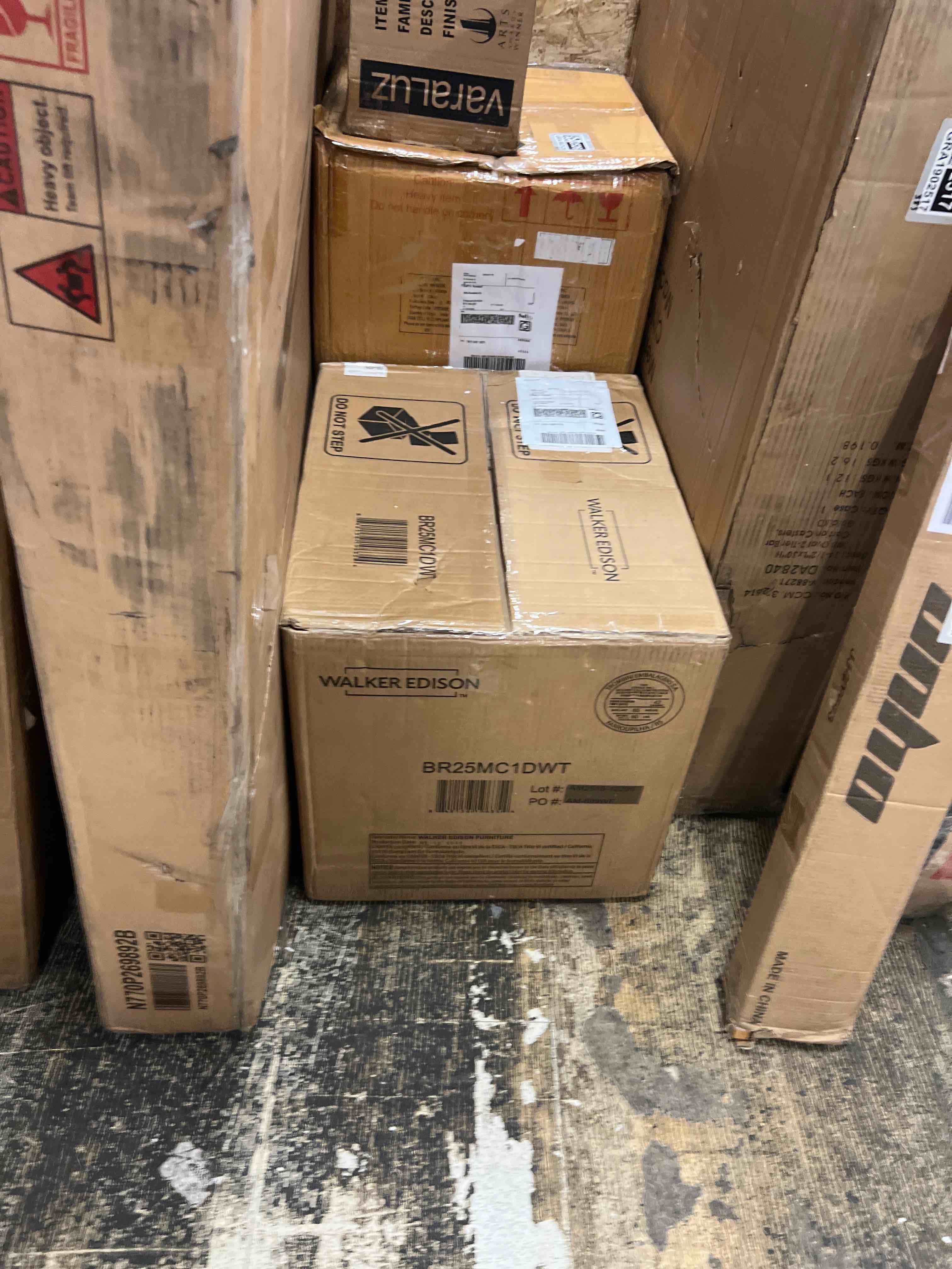 https://s3.amazonaws.com/lotting-images-prod/phillipi/GRA1902510_1757619784640.jpeg