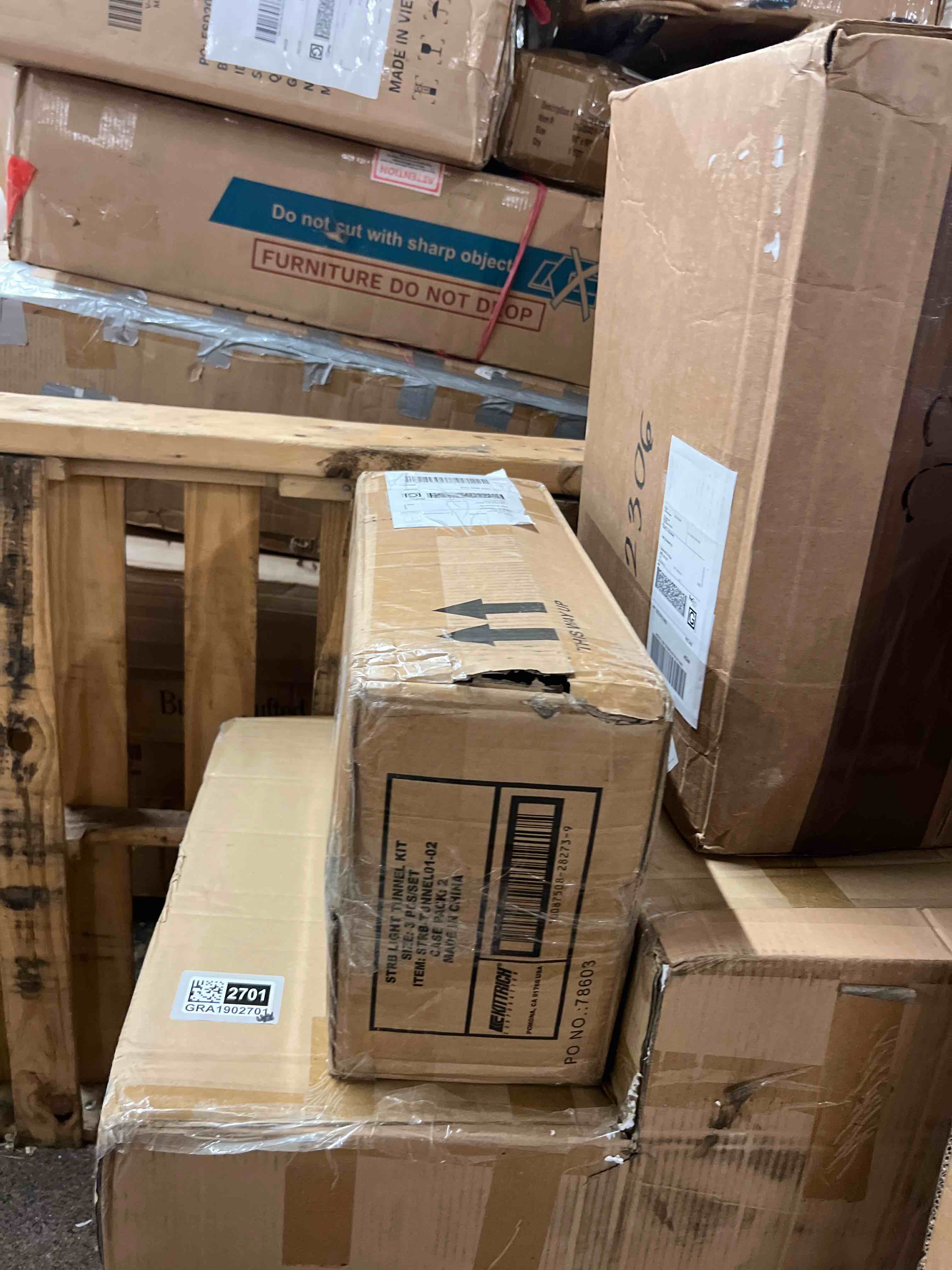 https://s3.amazonaws.com/lotting-images-prod/phillipi/GRA1902699_1758058911993.jpeg