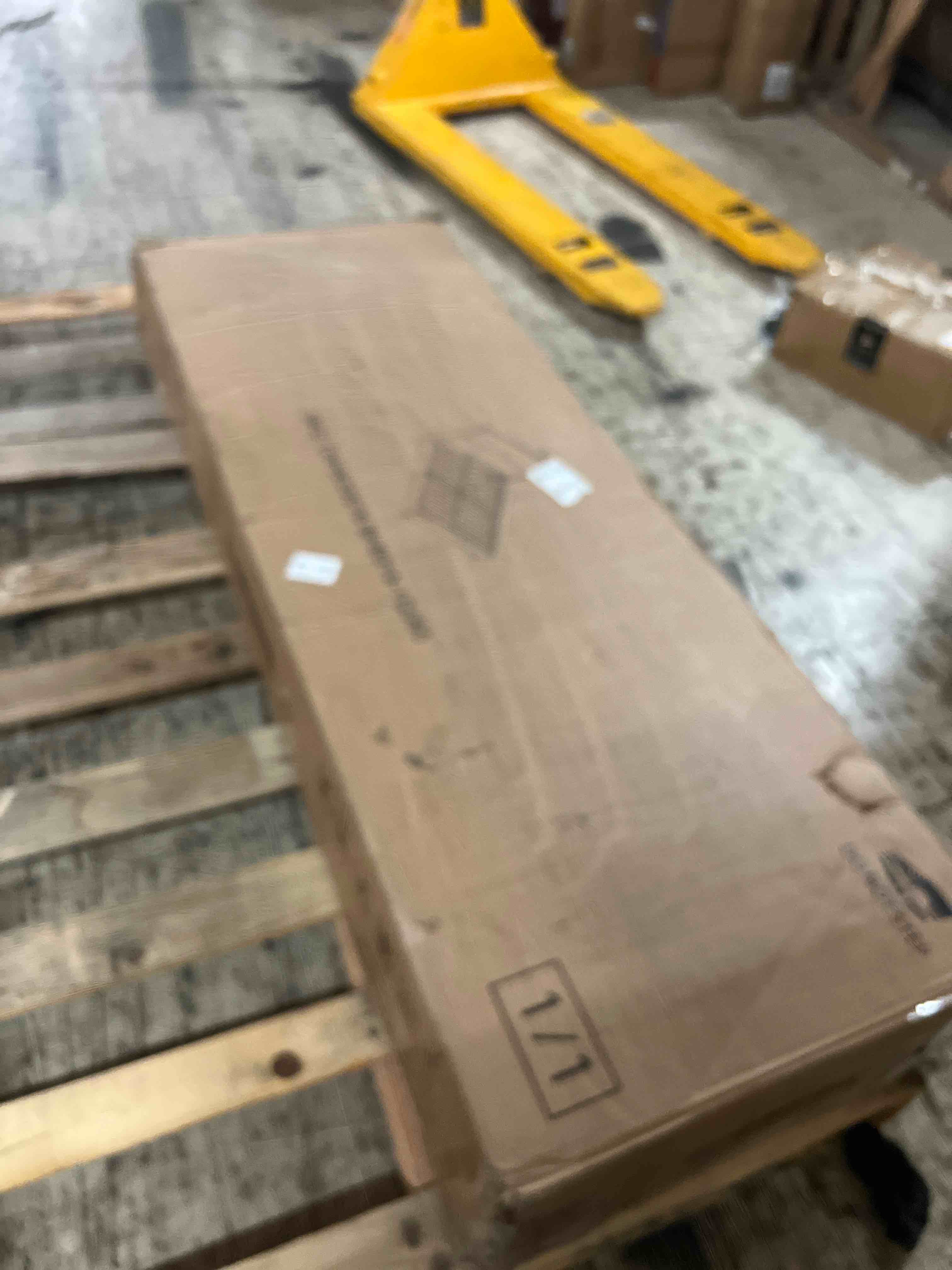 https://s3.amazonaws.com/lotting-images-prod/phillipi/GRA1902703_1758057913469.jpeg