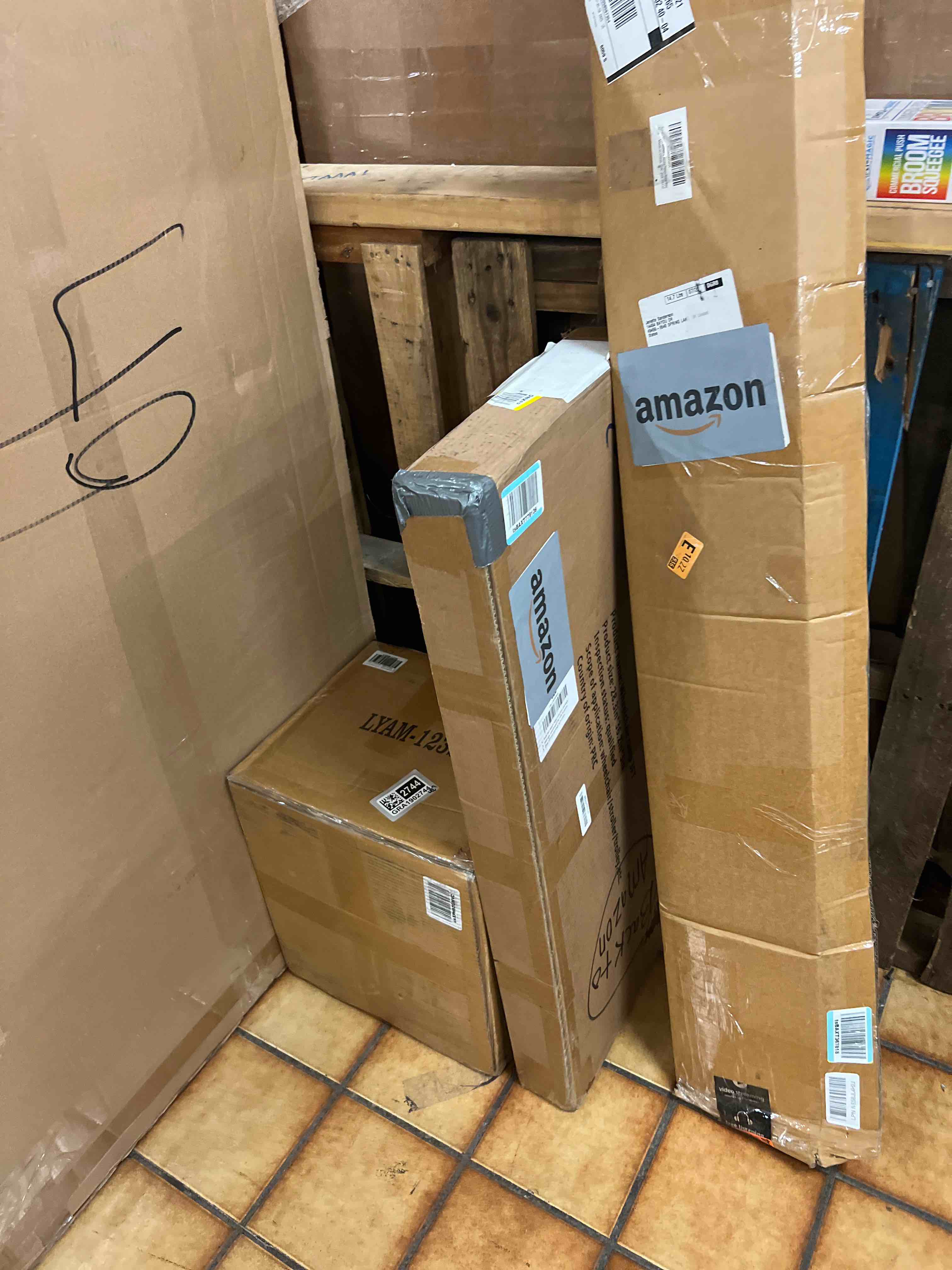 https://s3.amazonaws.com/lotting-images-prod/phillipi/GRA1902743_1758238715029.jpeg