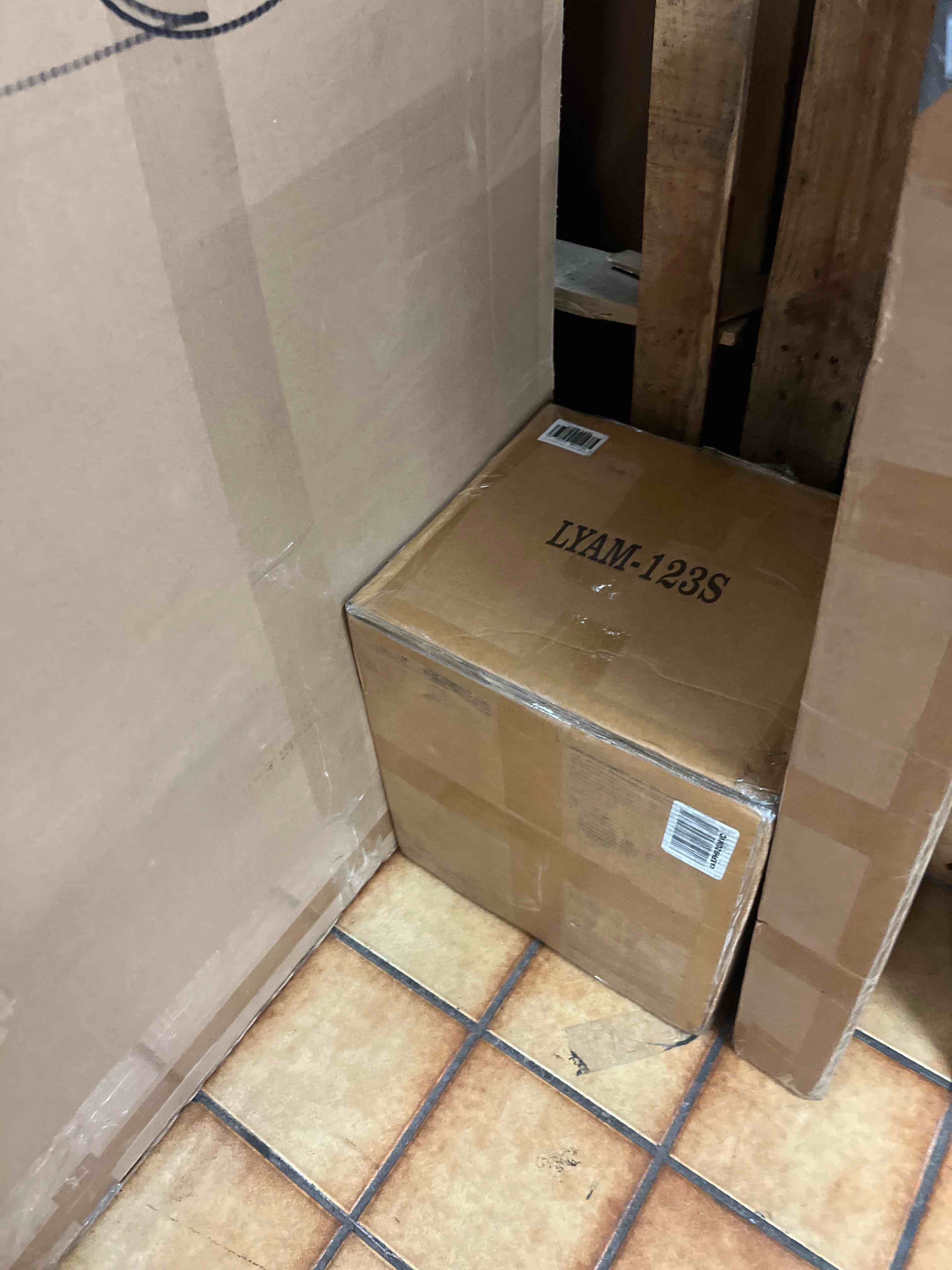 https://s3.amazonaws.com/lotting-images-prod/phillipi/GRA1902744_1758238585436.jpeg