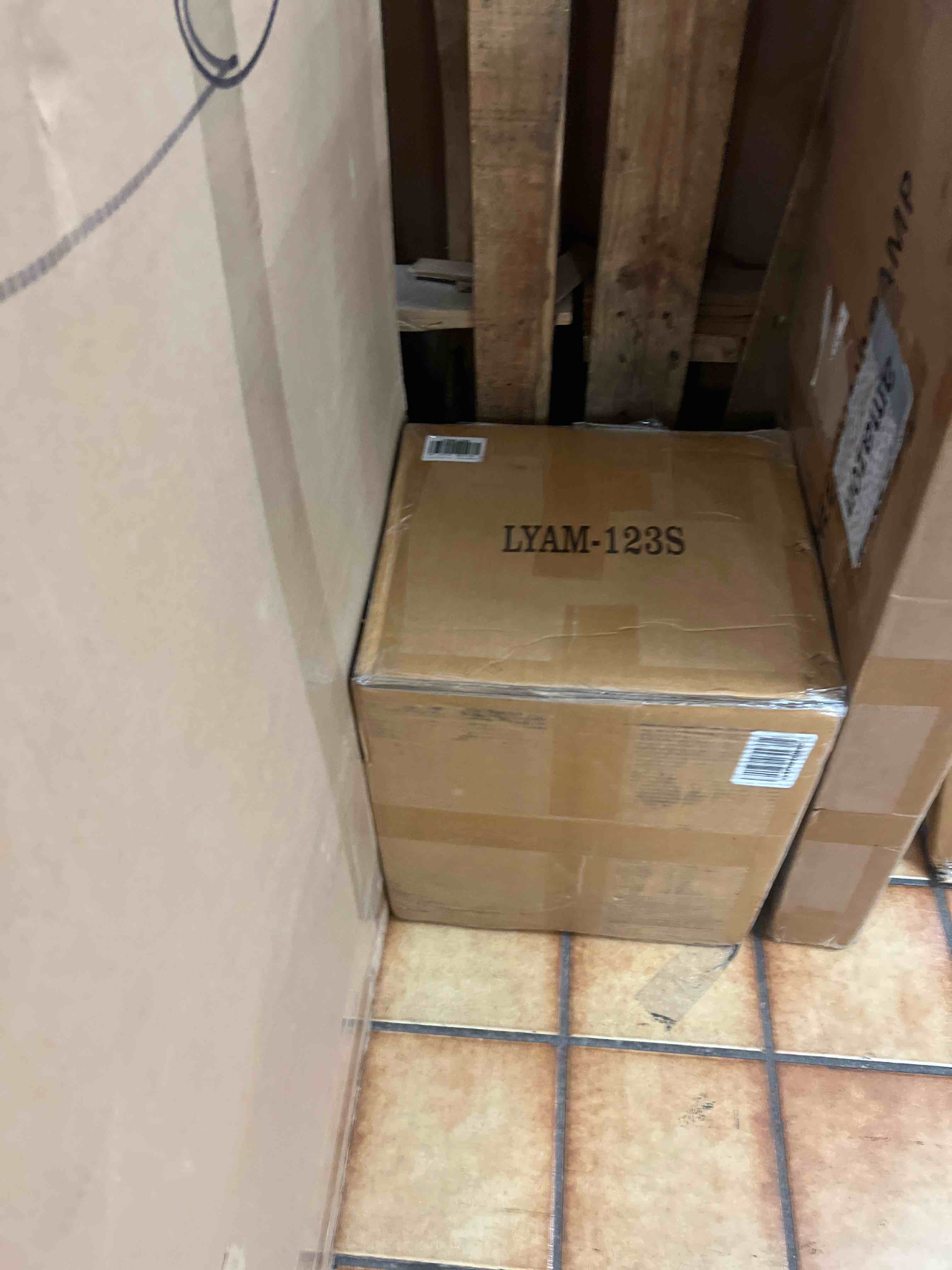 https://s3.amazonaws.com/lotting-images-prod/phillipi/GRA1902744_1758238586922.jpeg