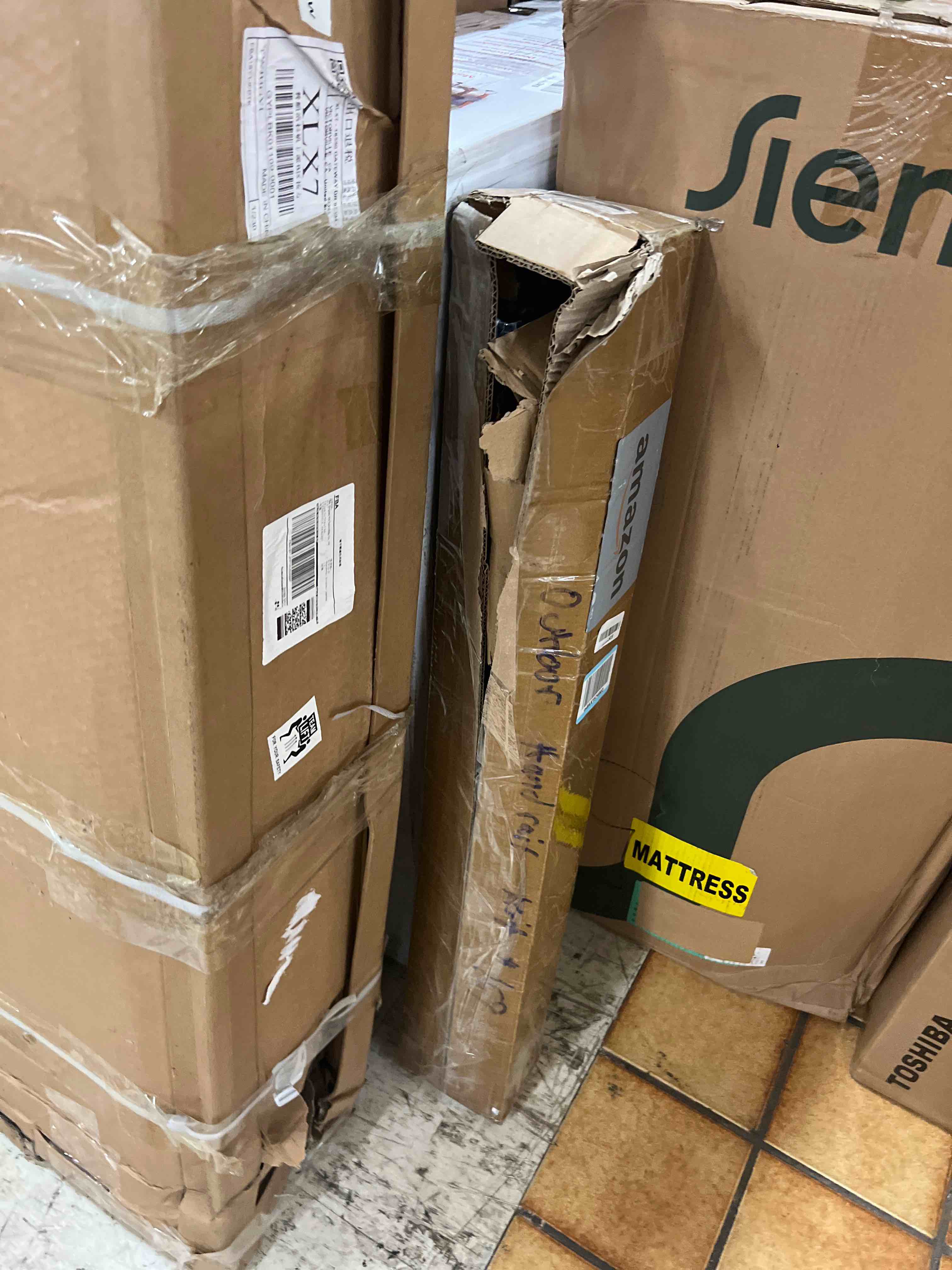 https://s3.amazonaws.com/lotting-images-prod/phillipi/GRA1902752_1758233854751.jpeg