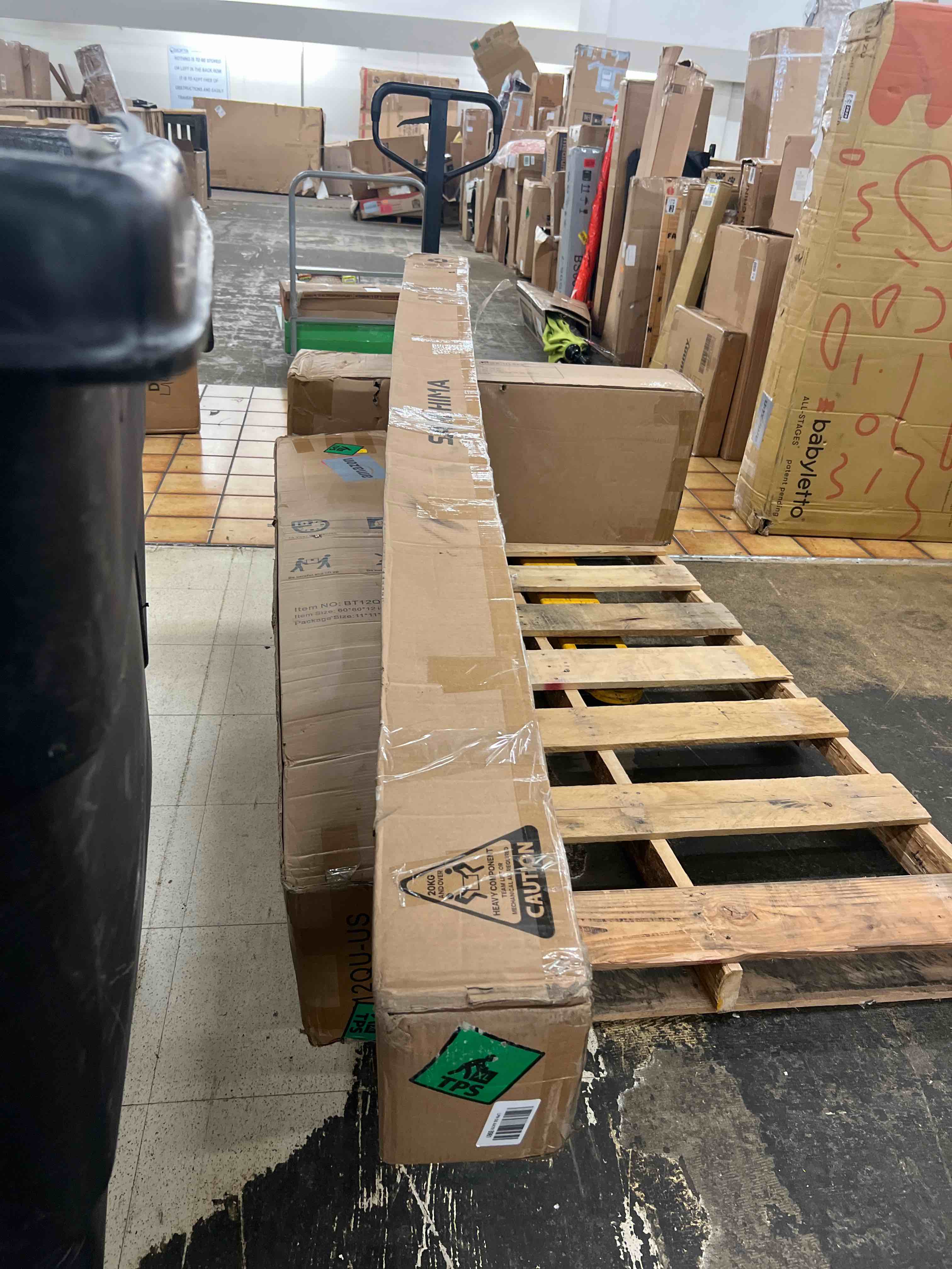 https://s3.amazonaws.com/lotting-images-prod/phillipi/GRA1902830_1759930169250.jpeg