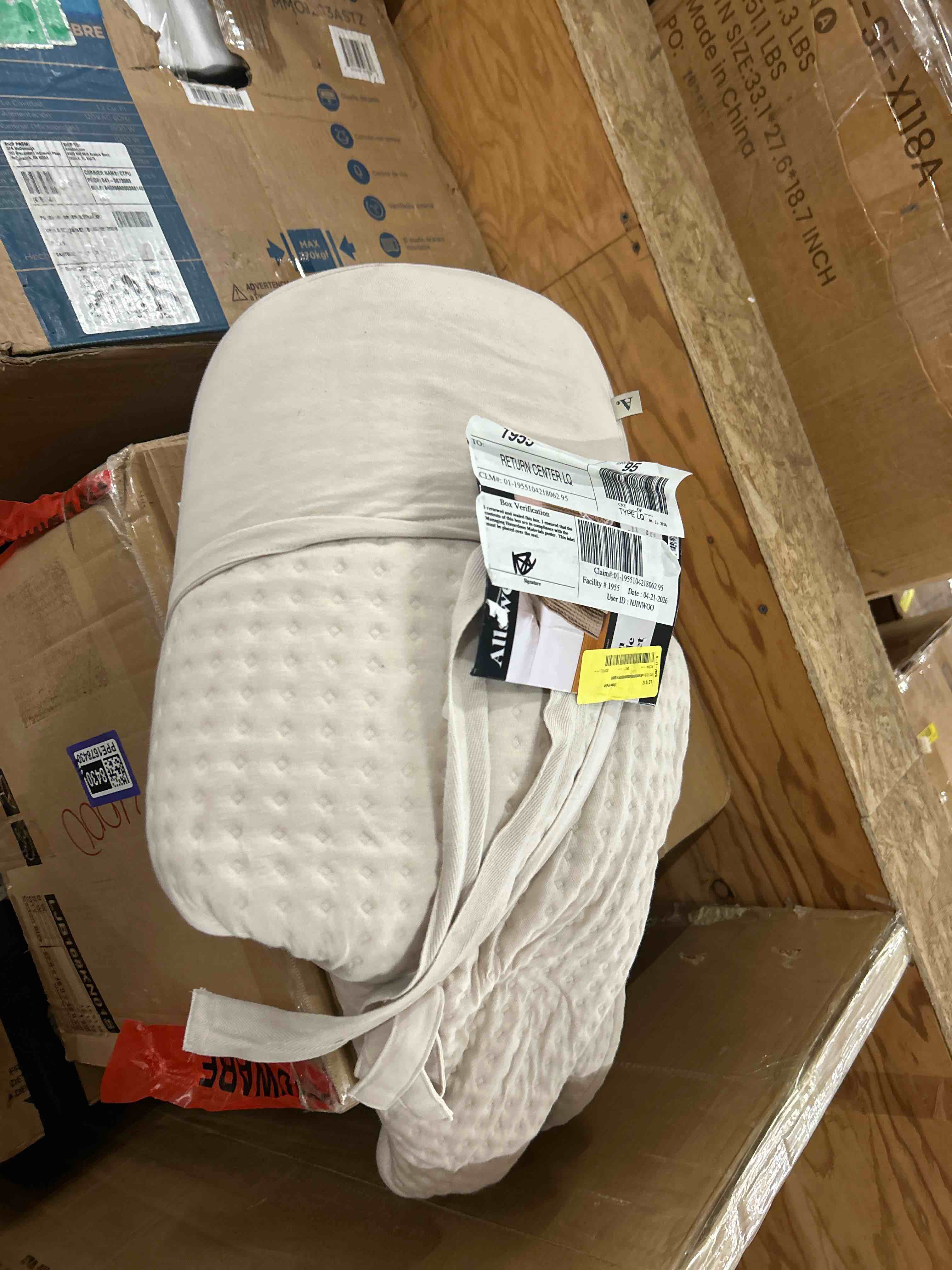 Condition photo showing New/Like New for allswell blanket, cream, queen size queen