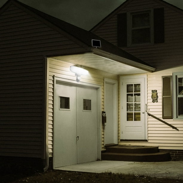 westinghouse 2000 lumen solar triple head led security light